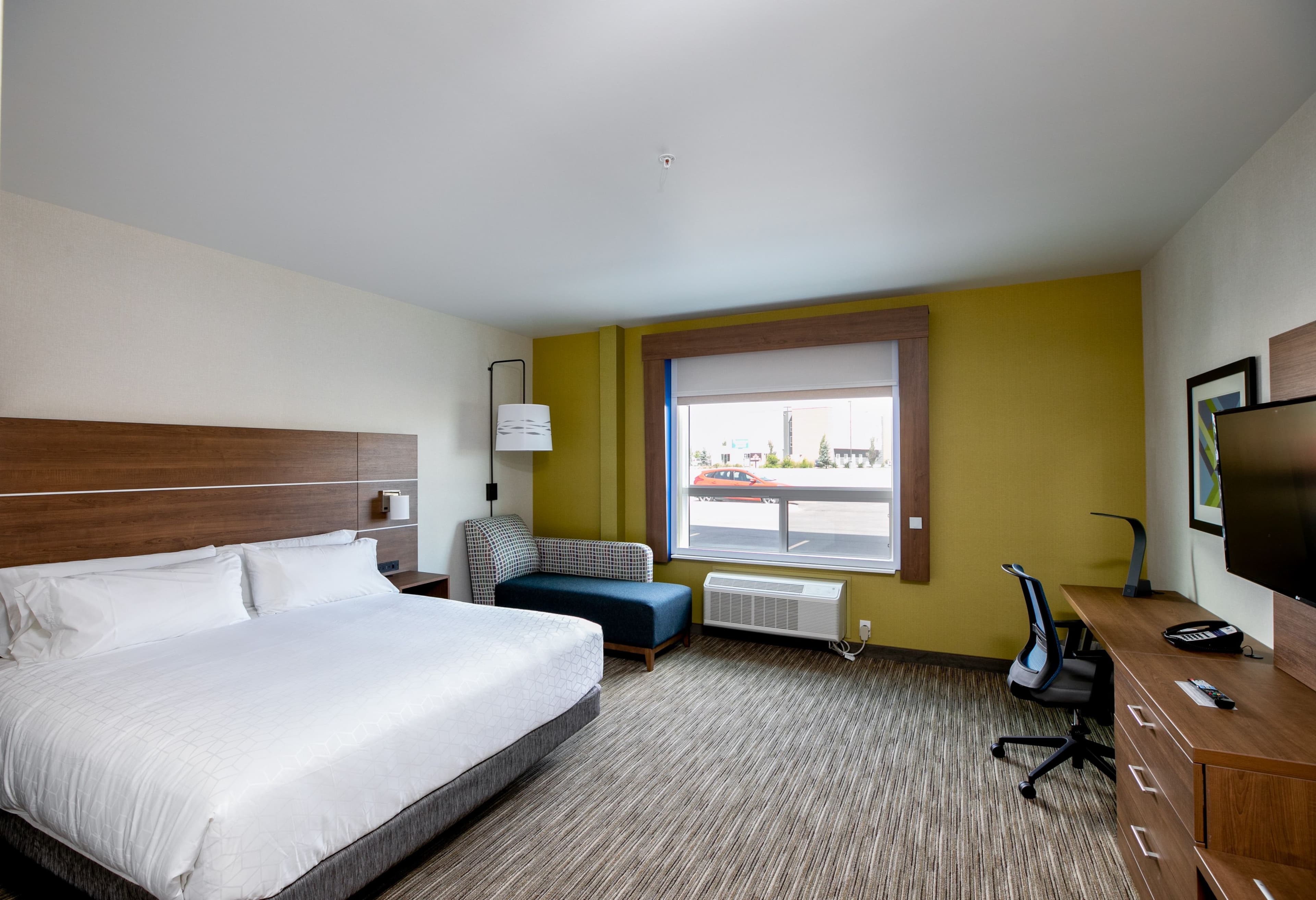 Holiday Inn Express Lethbridge Southeast — 11