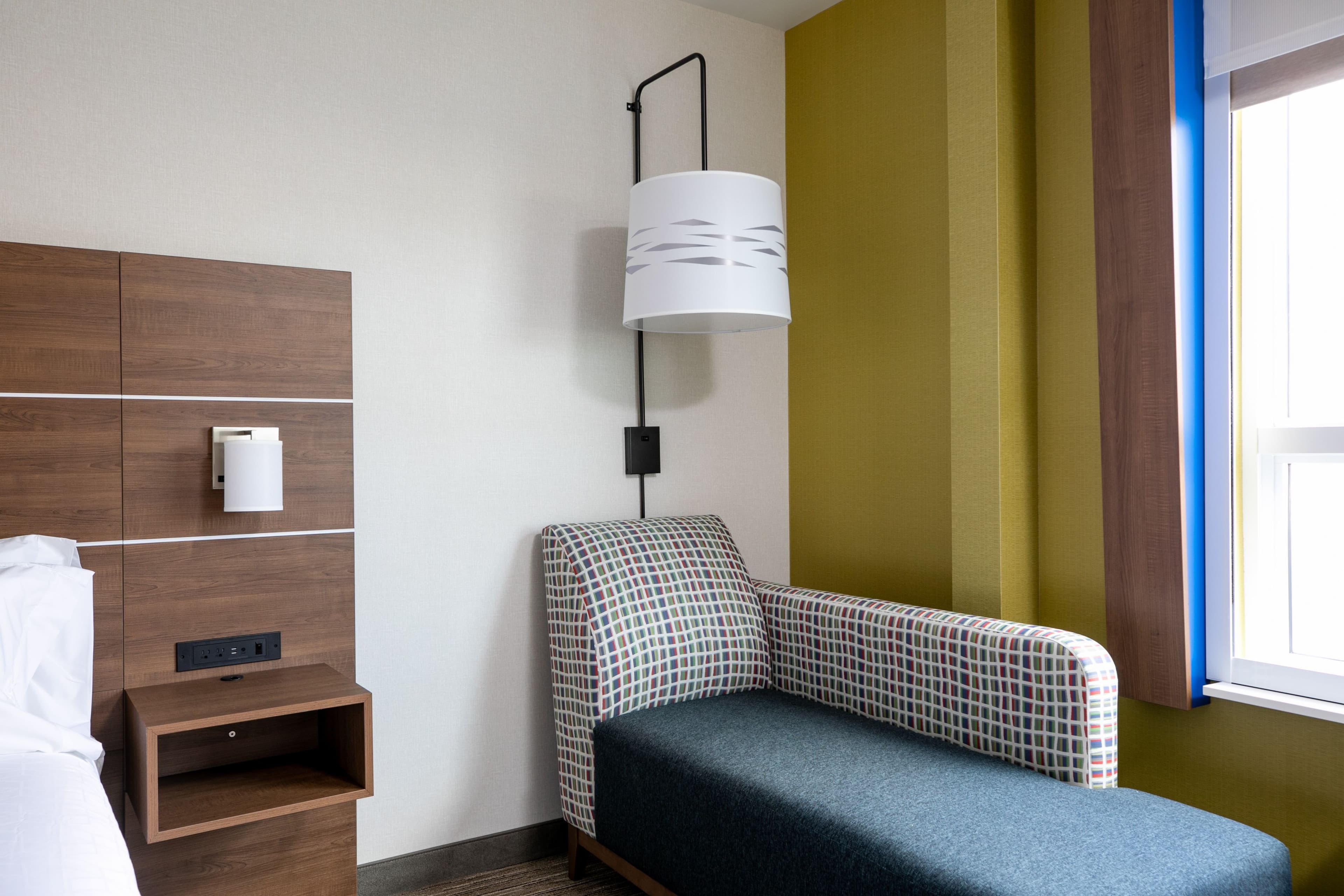 Holiday Inn Express Lethbridge Southeast — 12
