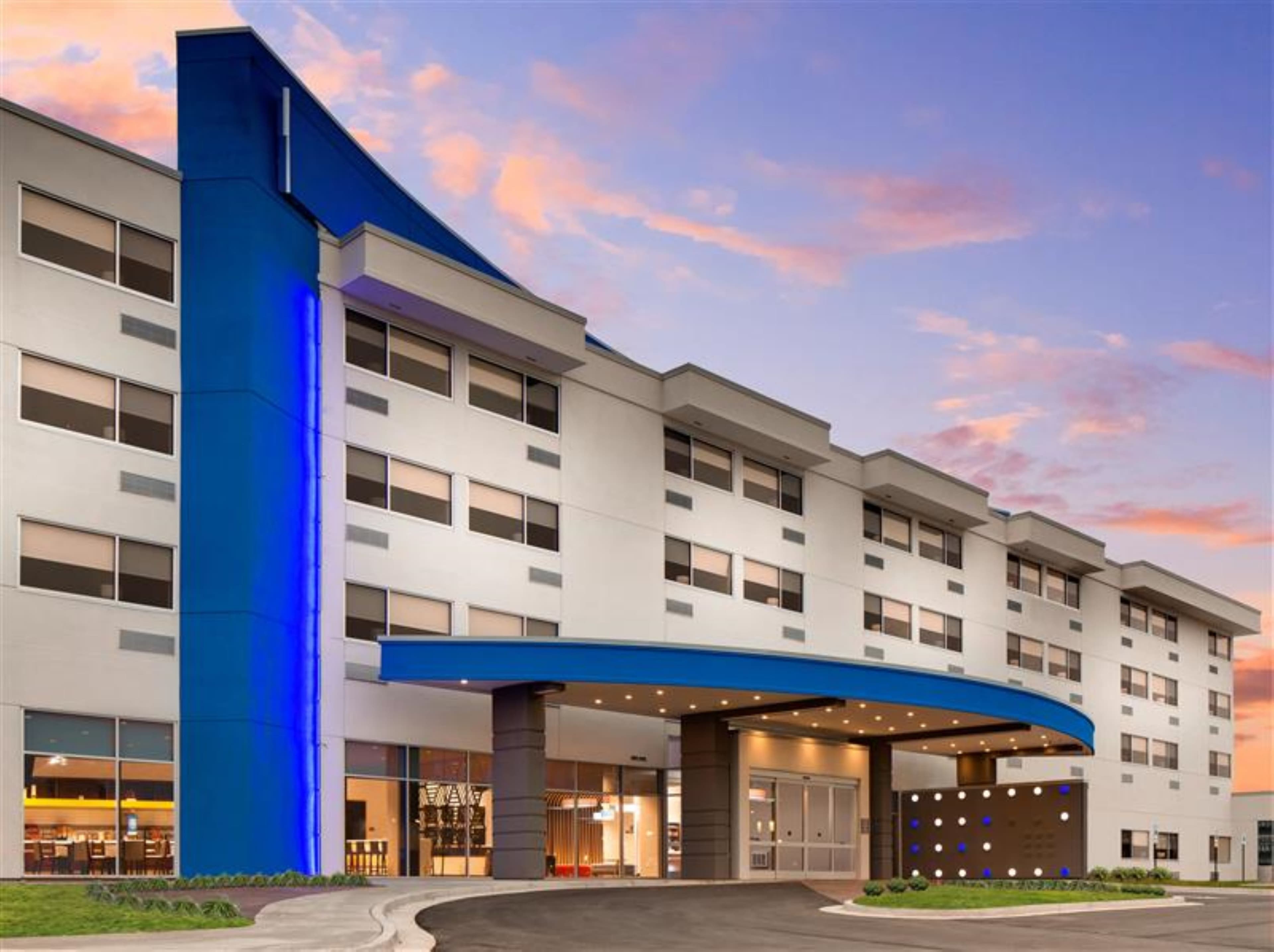 Holiday Inn Express Lexington - Horse Park Area - Image 1