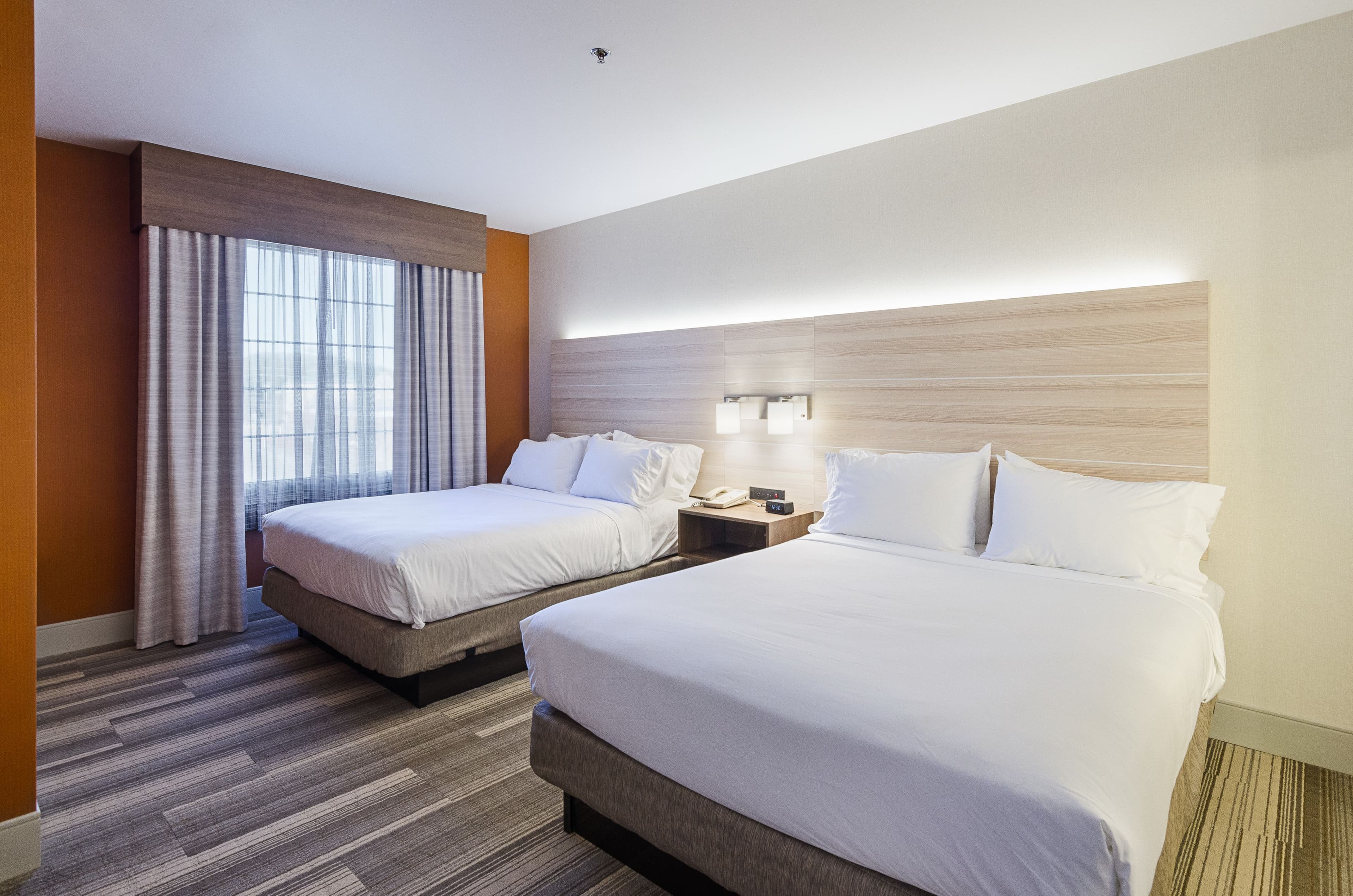 Holiday Inn Express Lexington - Image 4
