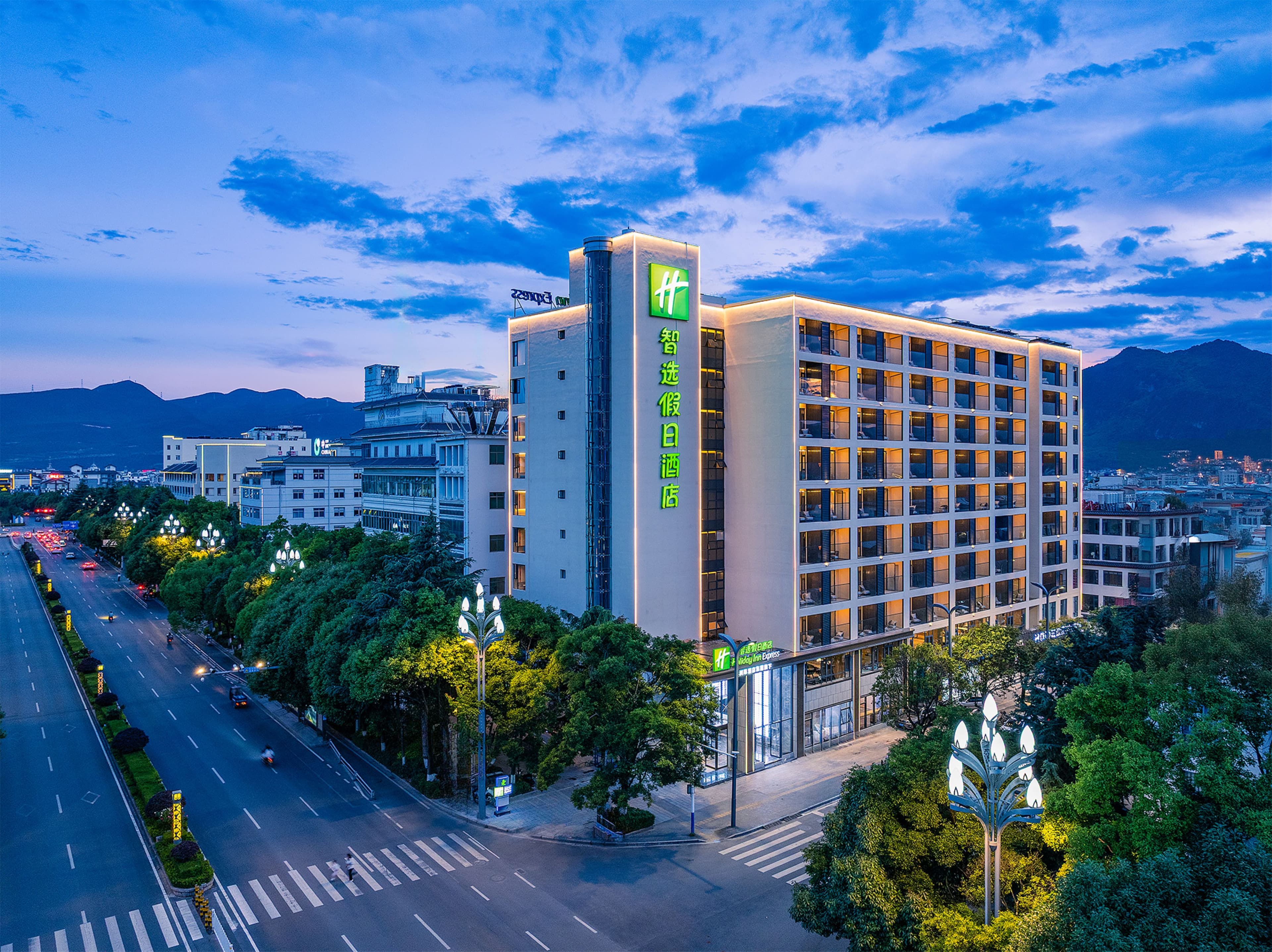 Holiday Inn Express Lijiang Ancient Town - Image 1