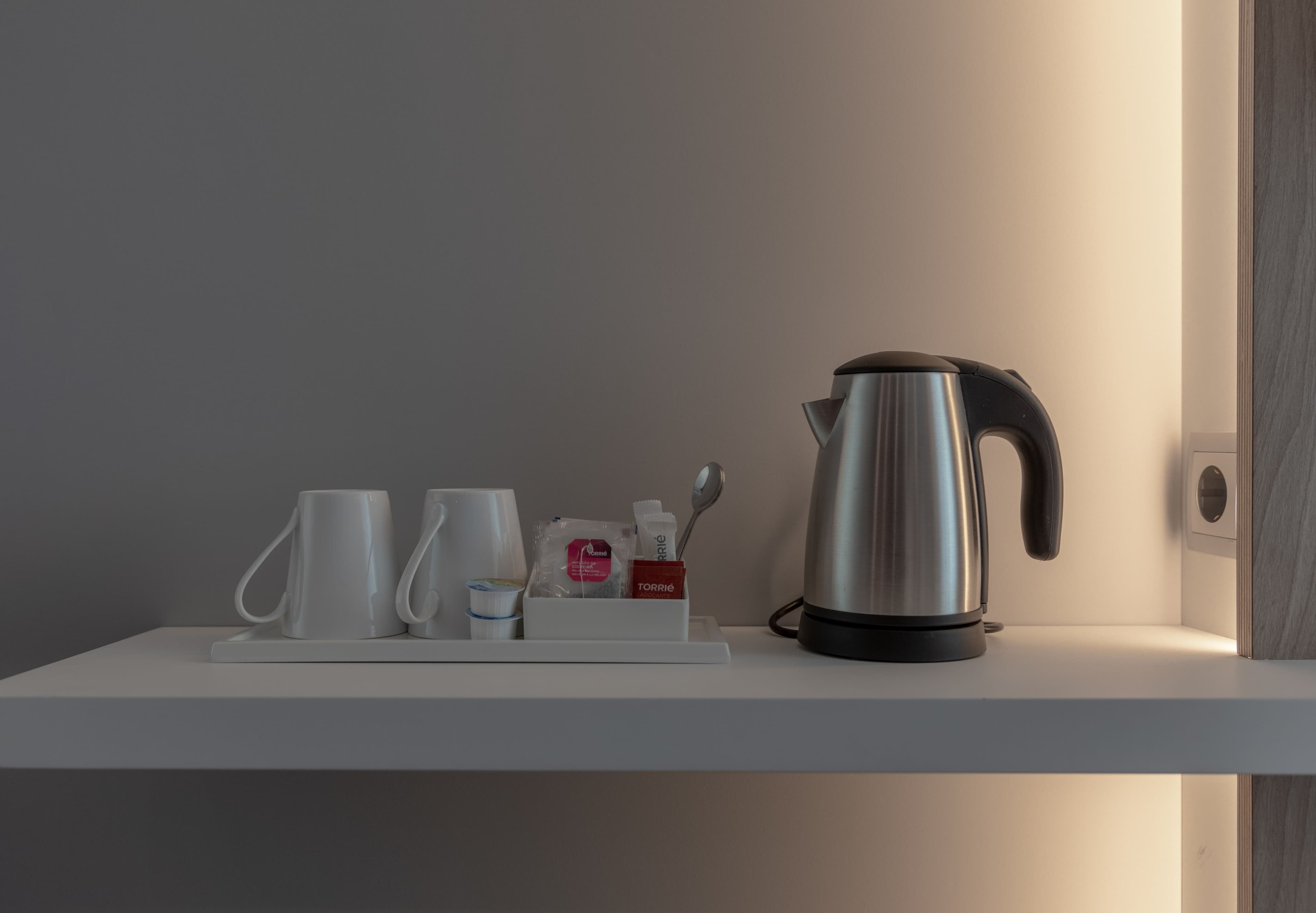 1 Queen Standard with Free Breakfast - Image 4
