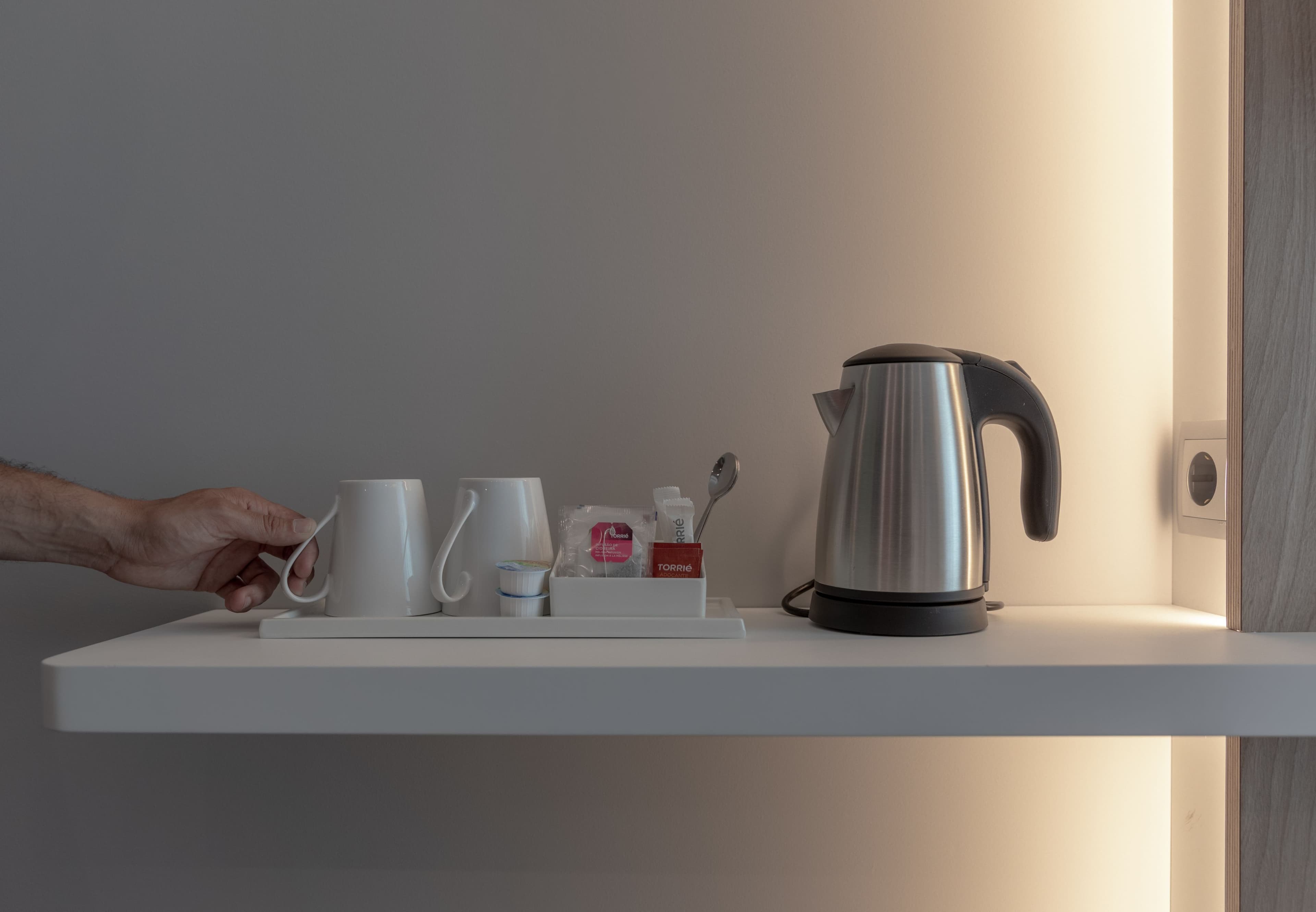 1 Queen Standard with Free Breakfast - Image 12