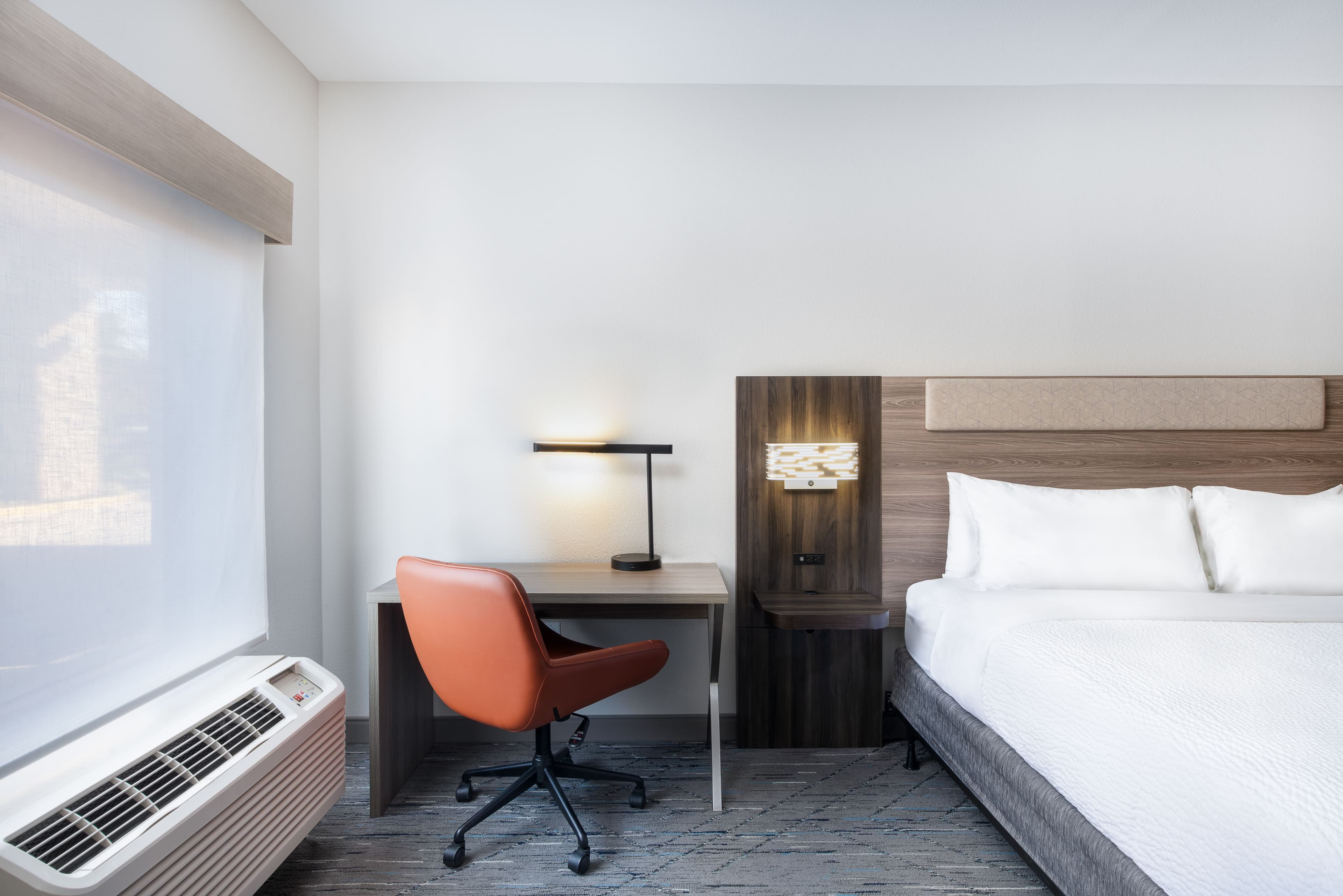 Holiday Inn Express Atlanta West - Theme Park Area — 11