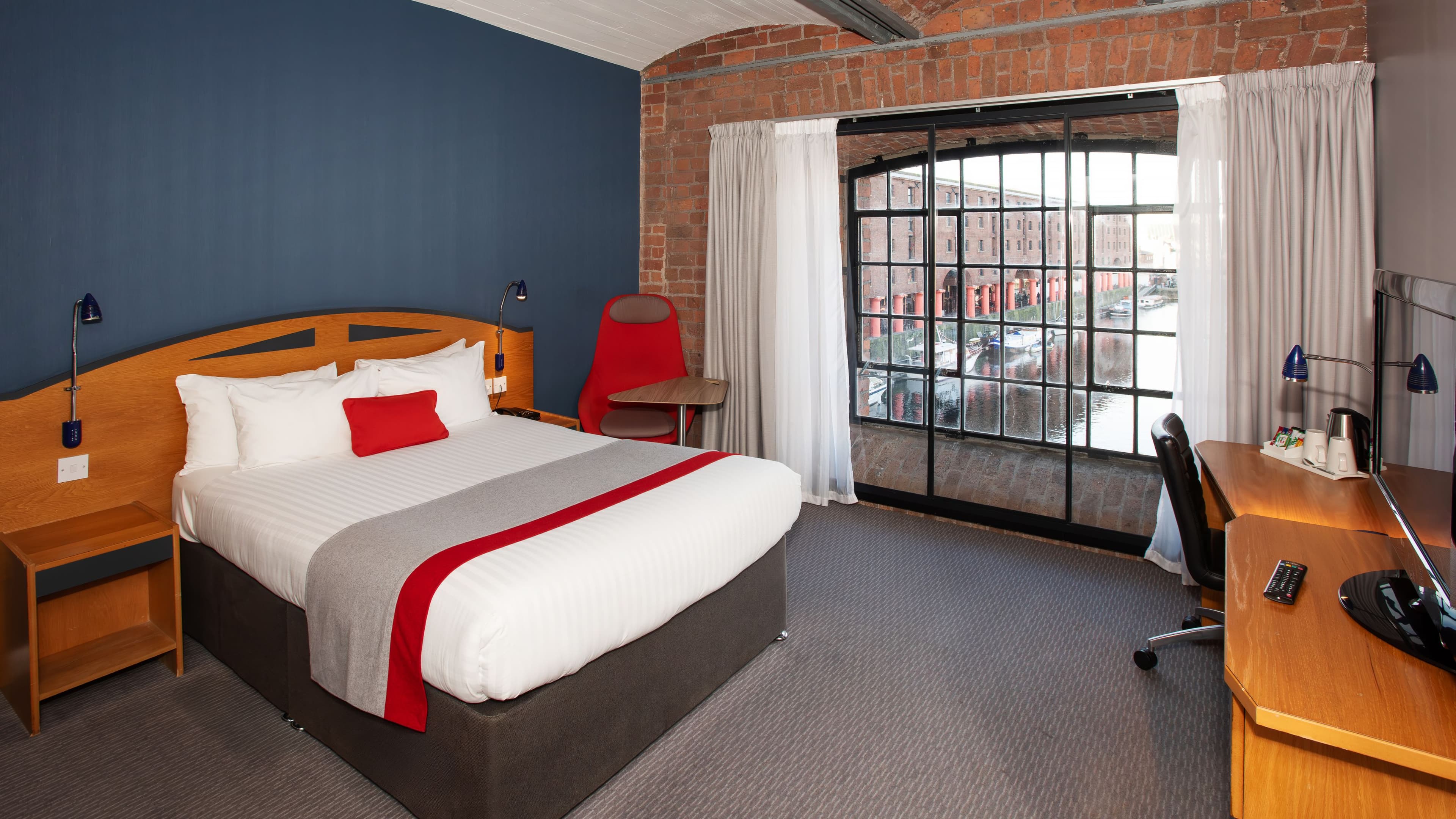 Holiday Inn Express Liverpool - Royal Albert Dock — 12