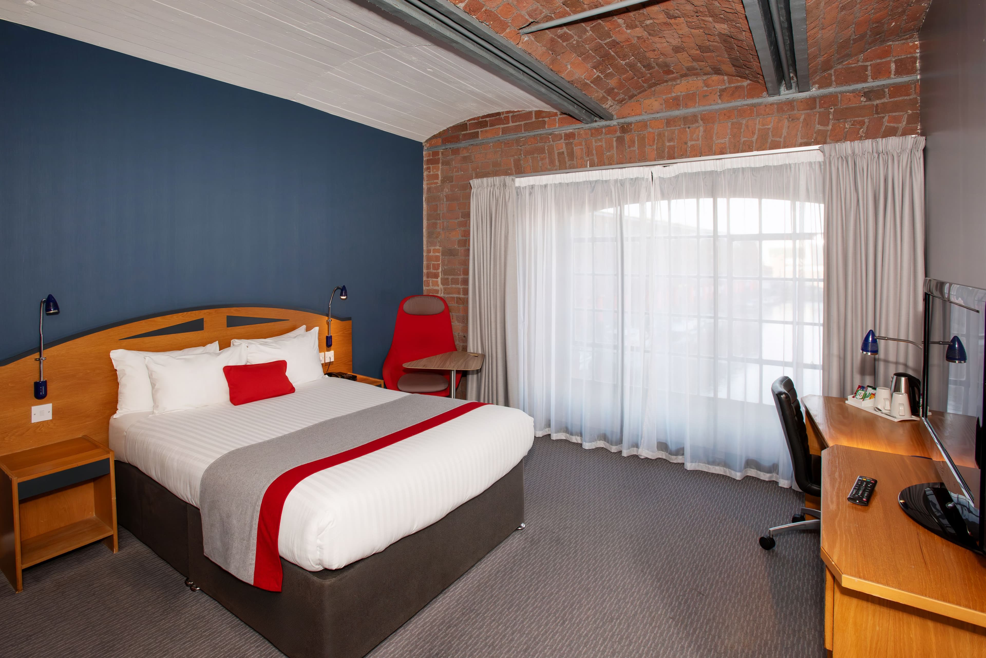 Holiday Inn Express Liverpool - Royal Albert Dock — 11