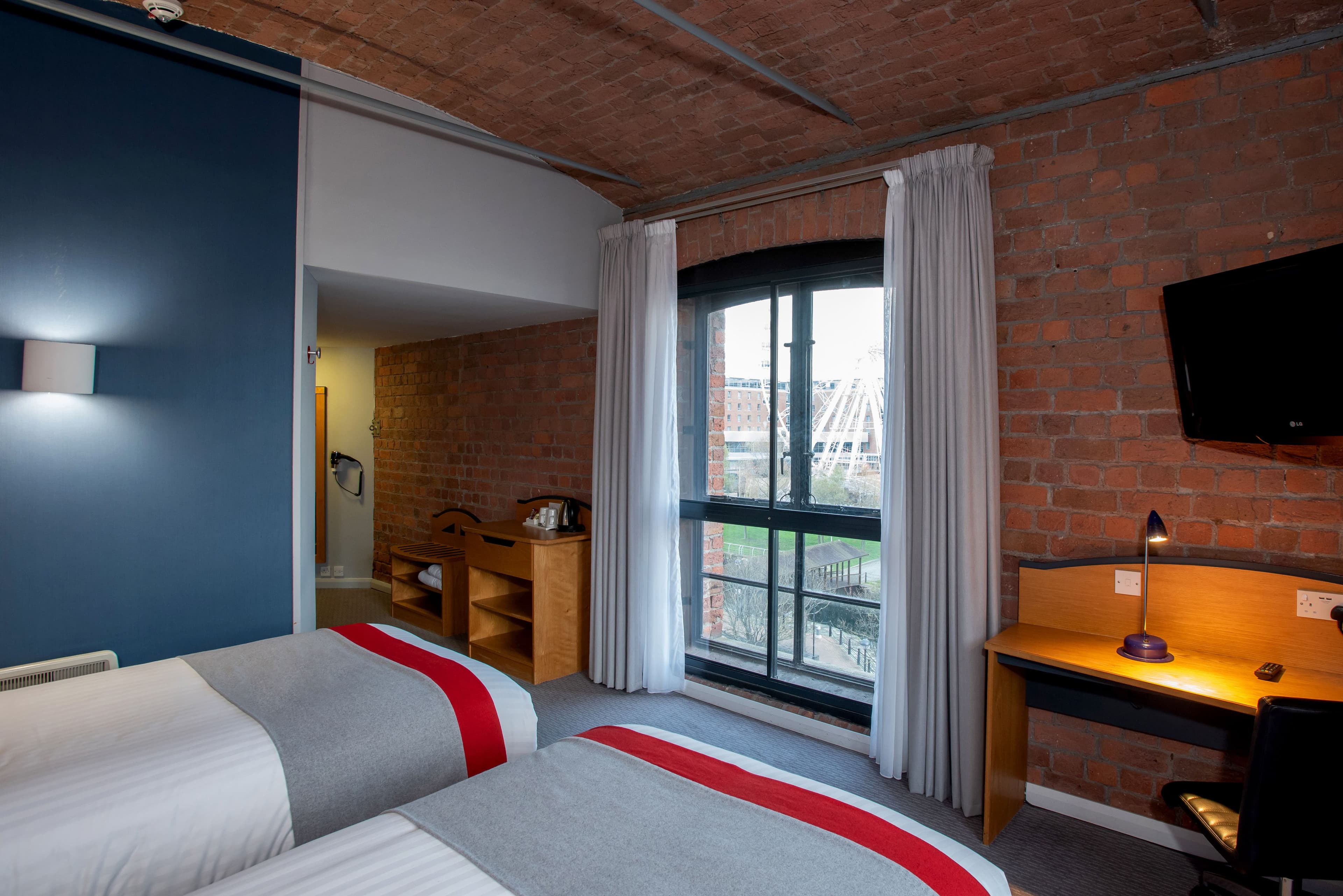 Holiday Inn Express Liverpool - Royal Albert Dock — 42