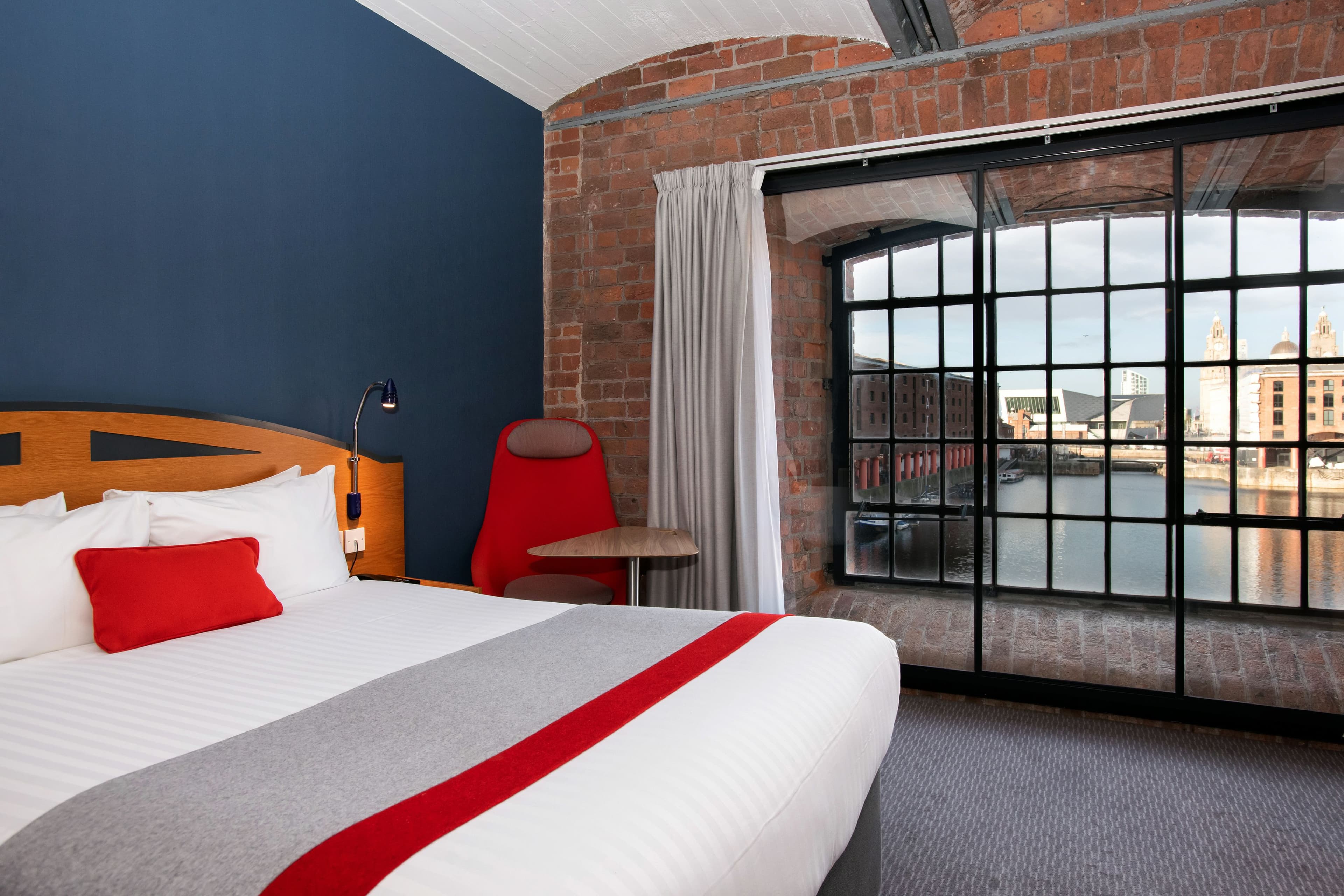 Holiday Inn Express Liverpool - Royal Albert Dock — 14