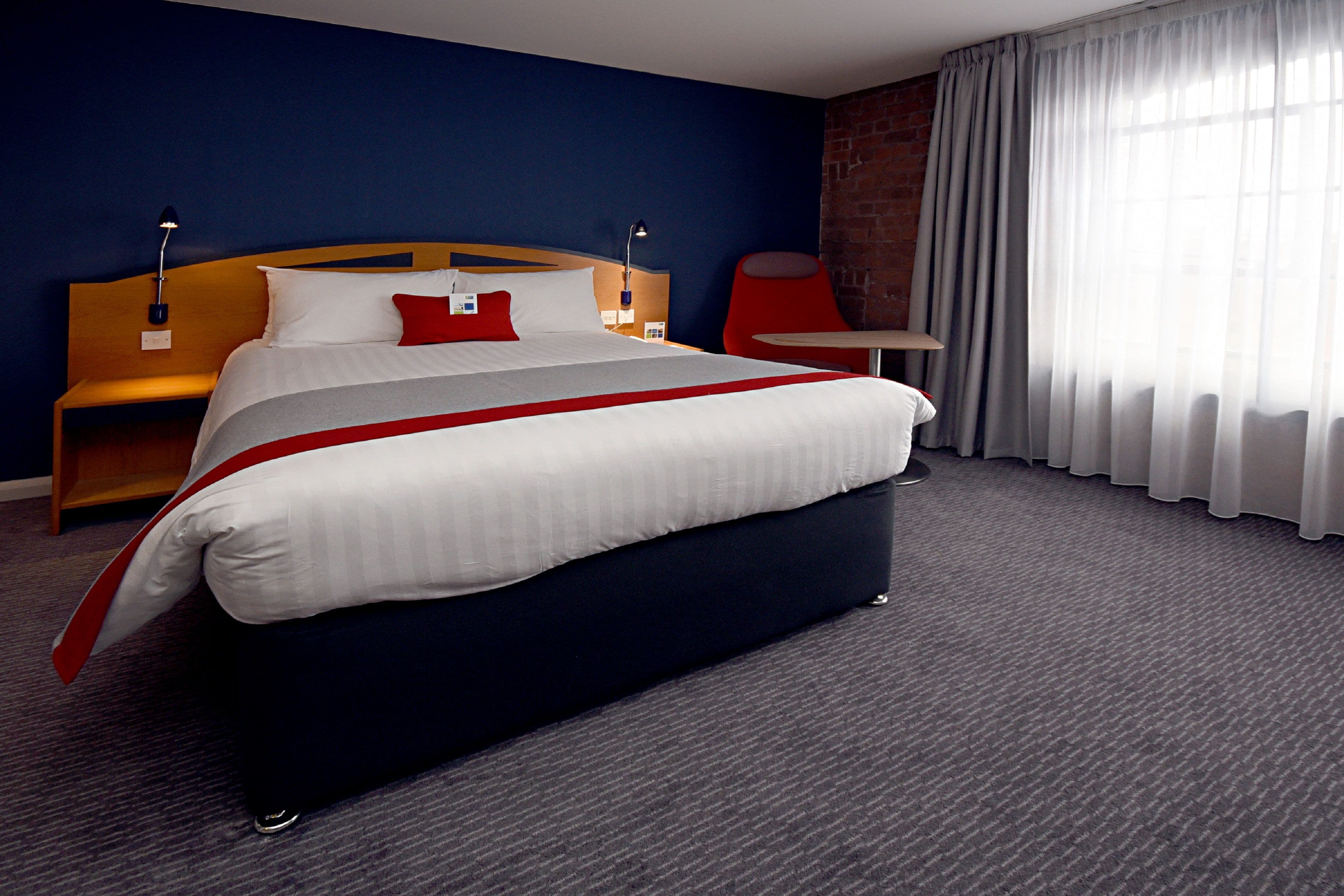Holiday Inn Express Liverpool - Royal Albert Dock — 8