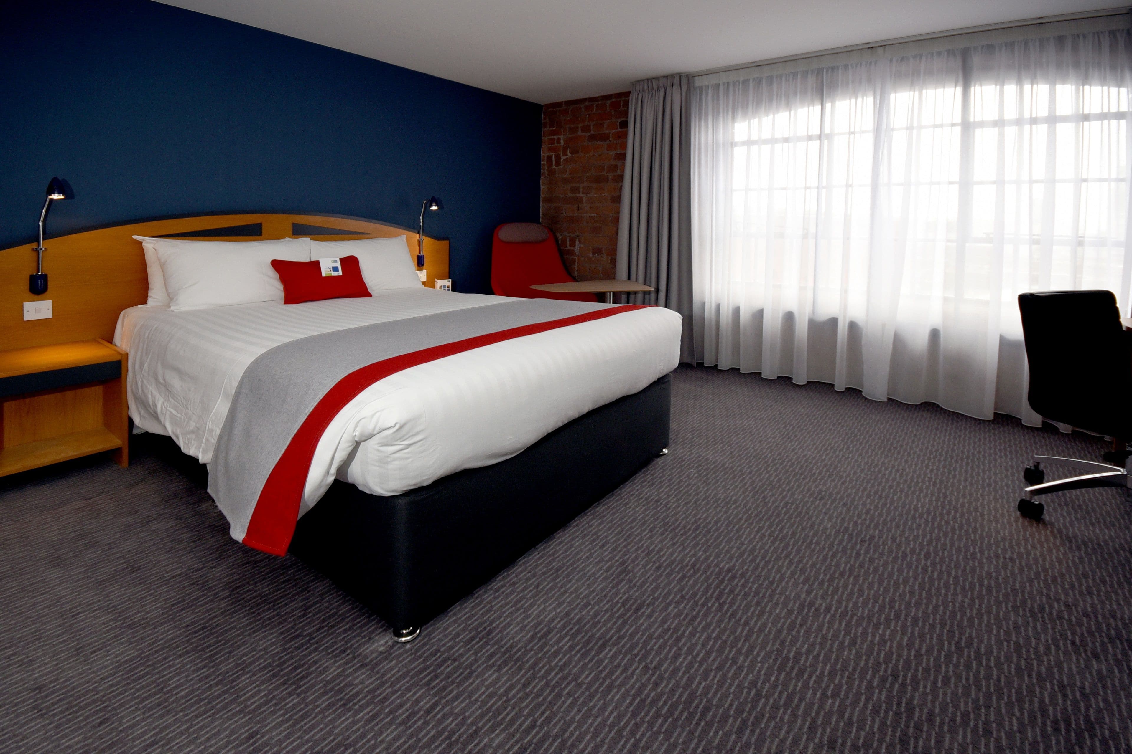 Holiday Inn Express Liverpool - Royal Albert Dock — 6