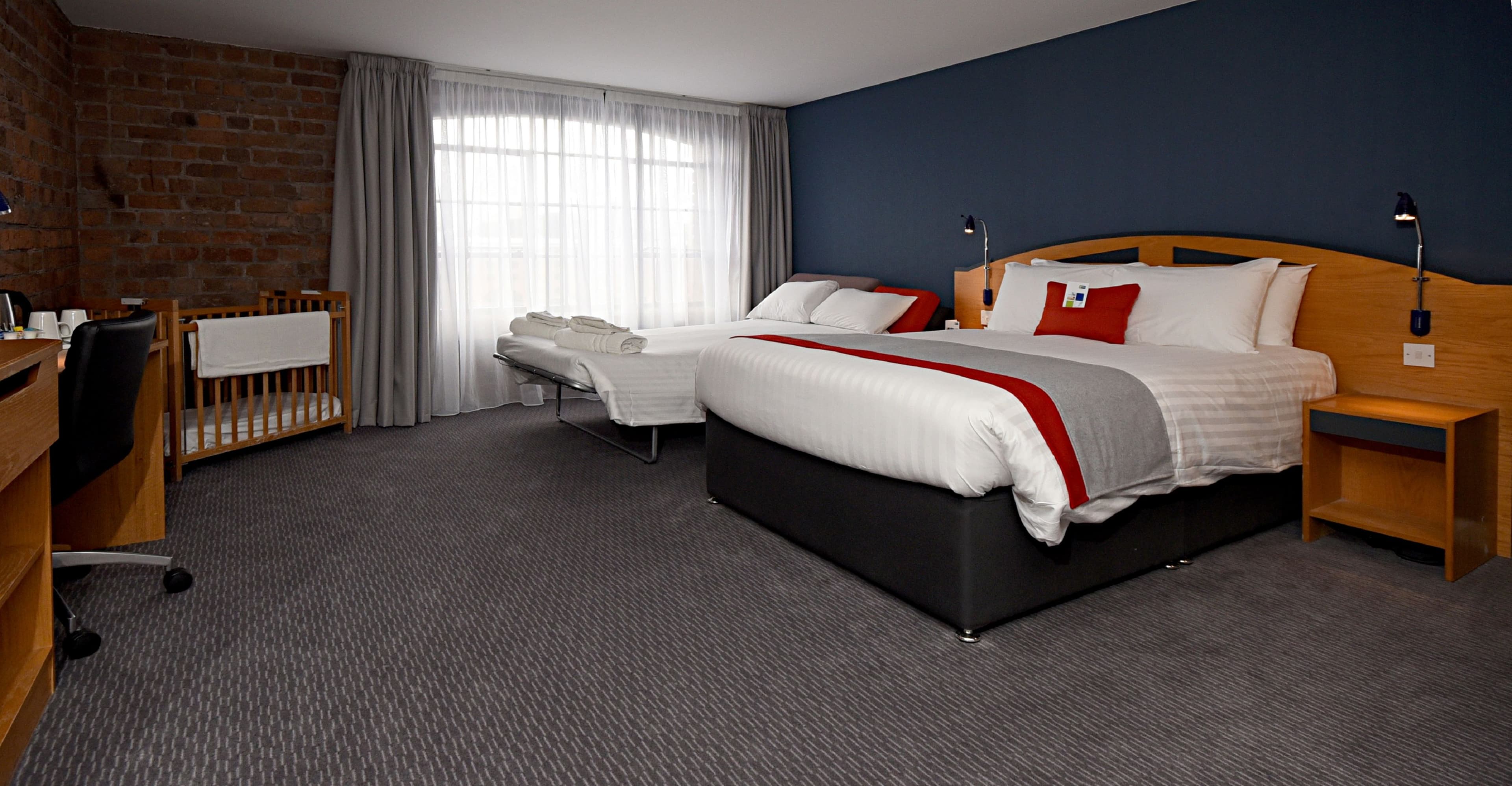 Holiday Inn Express Liverpool - Royal Albert Dock — 12
