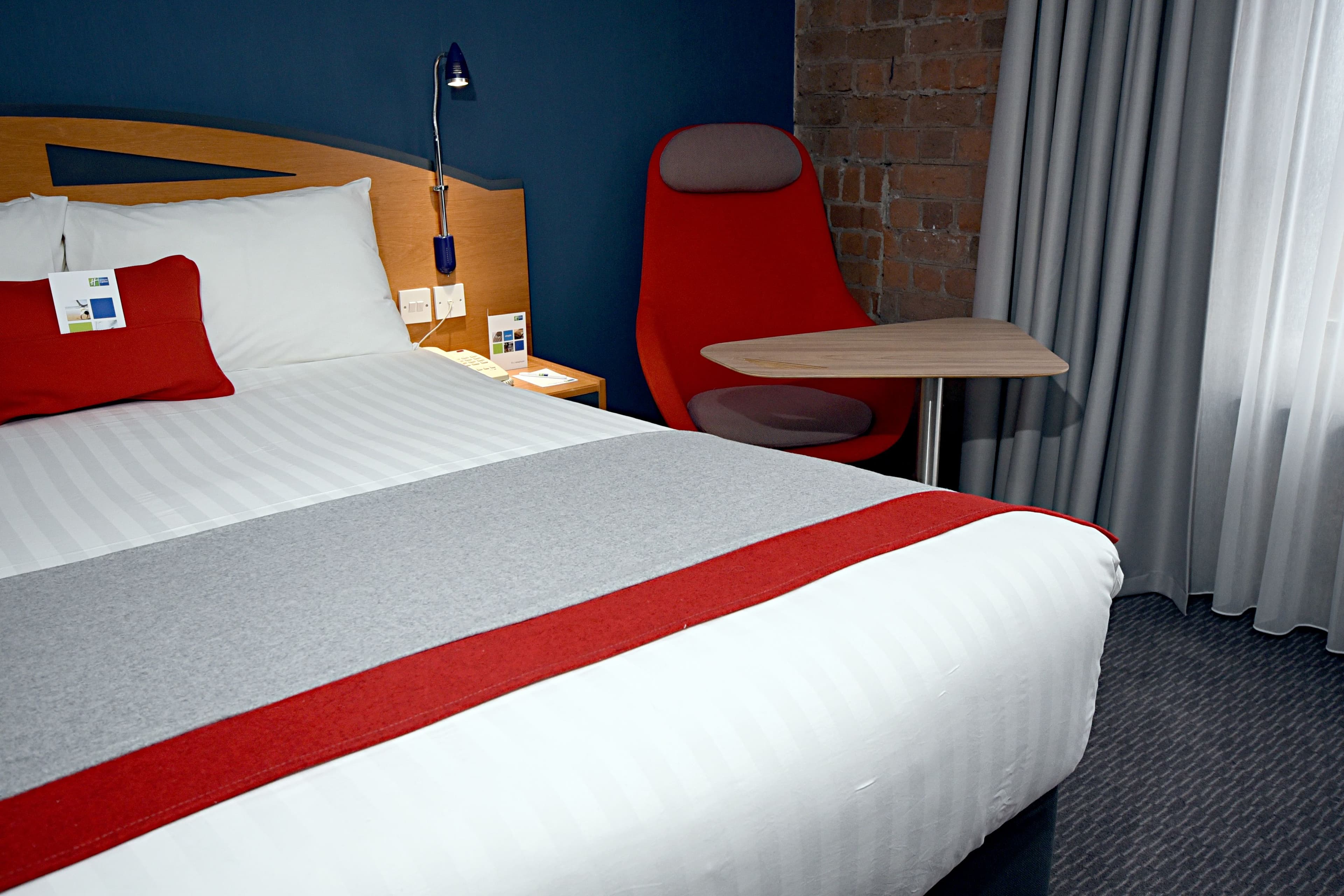 Holiday Inn Express Liverpool - Royal Albert Dock — 10
