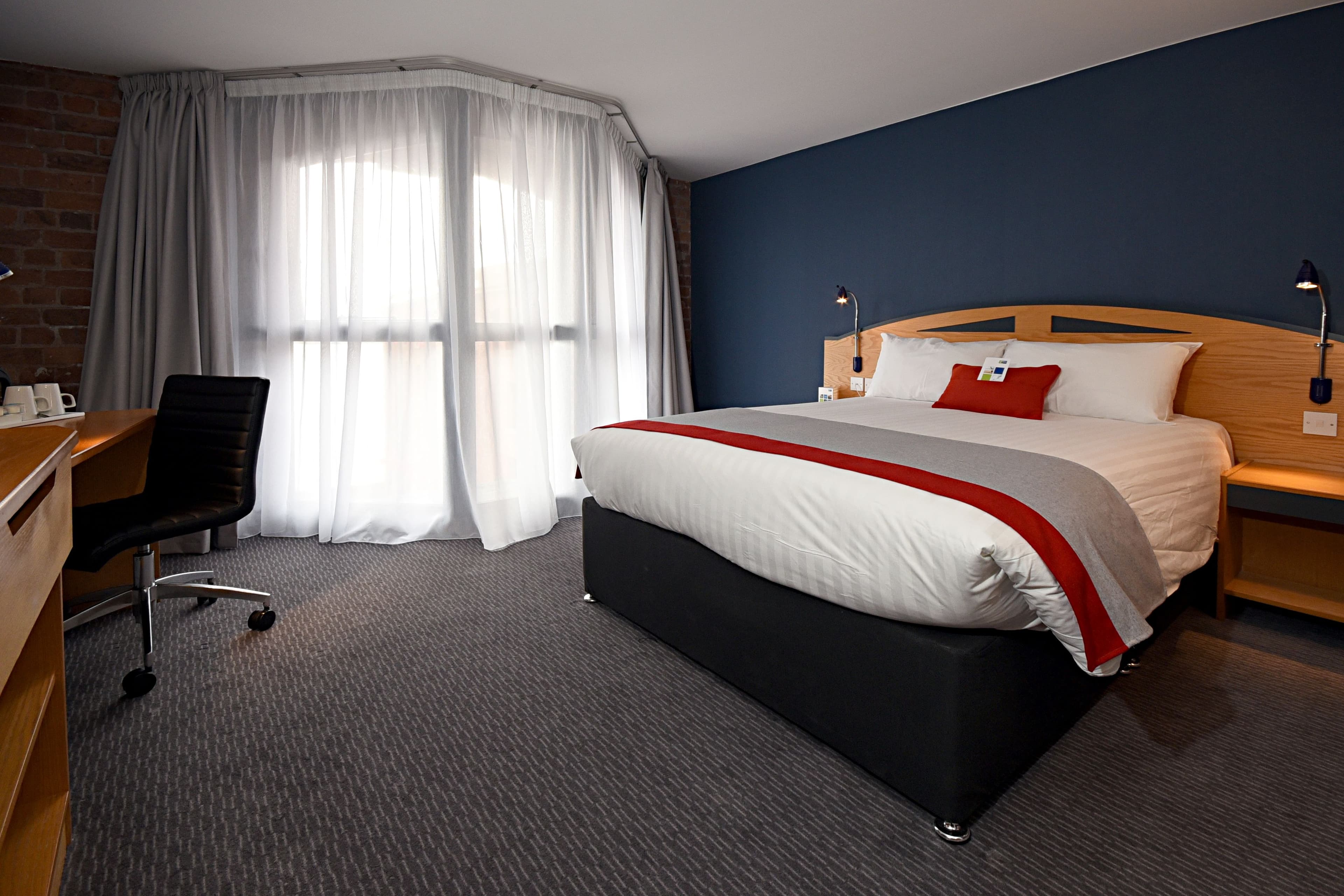 Holiday Inn Express Liverpool - Royal Albert Dock — 7