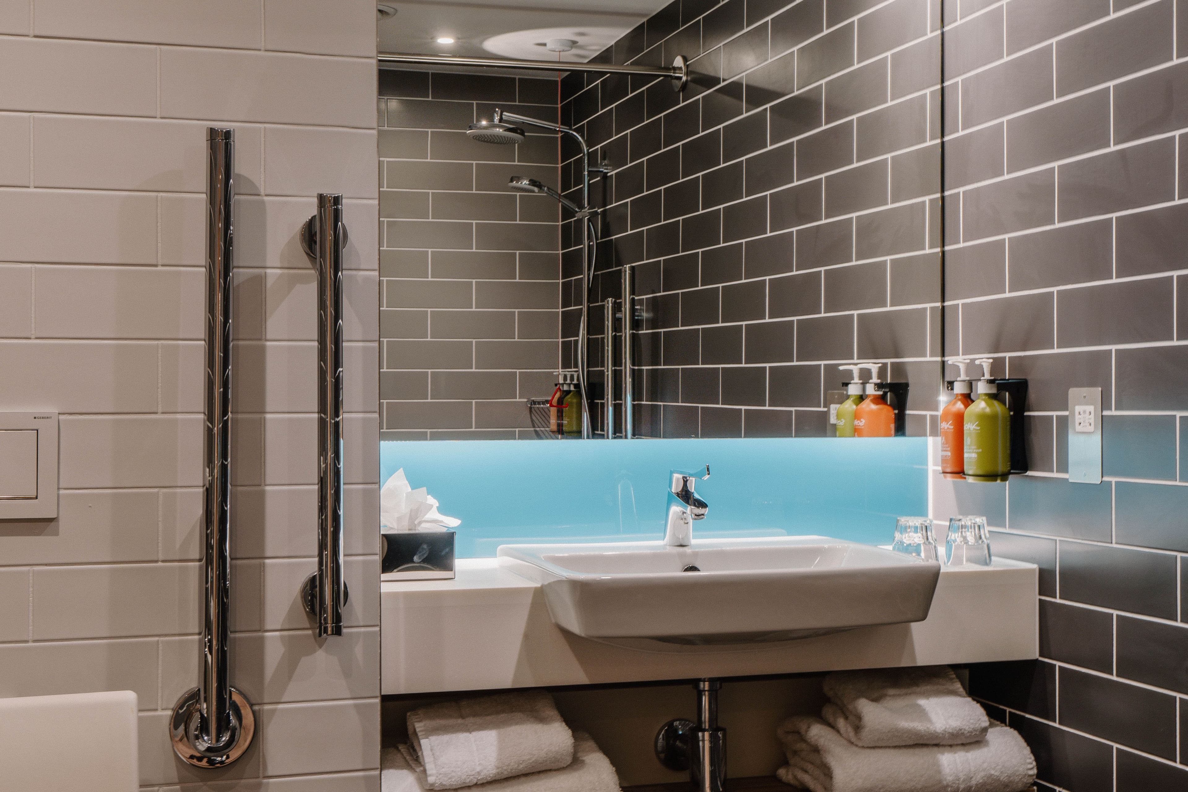 Standard Room with Free Hot Breakfast - Image 8