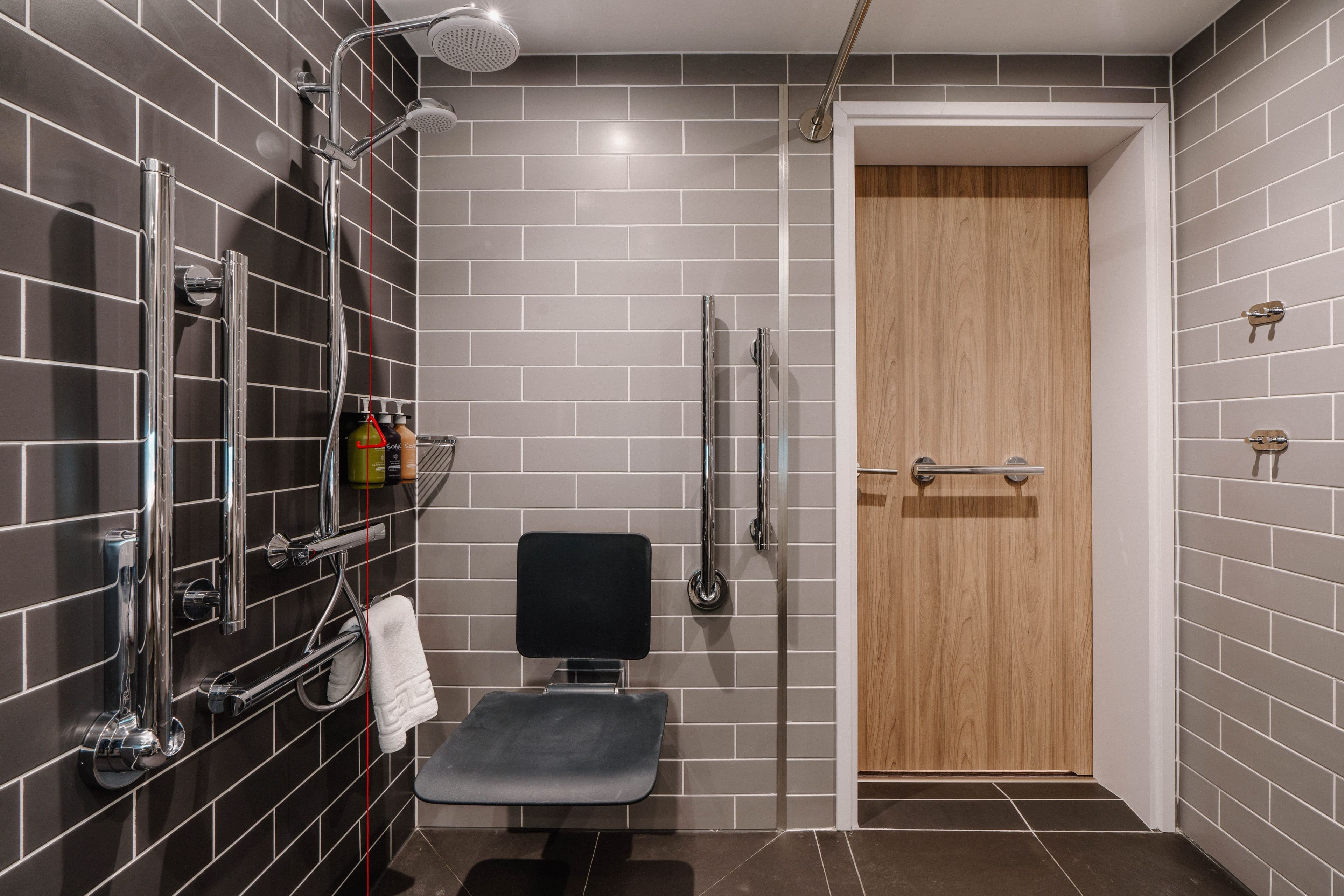 Standard Room with Free Hot Breakfast - Image 11