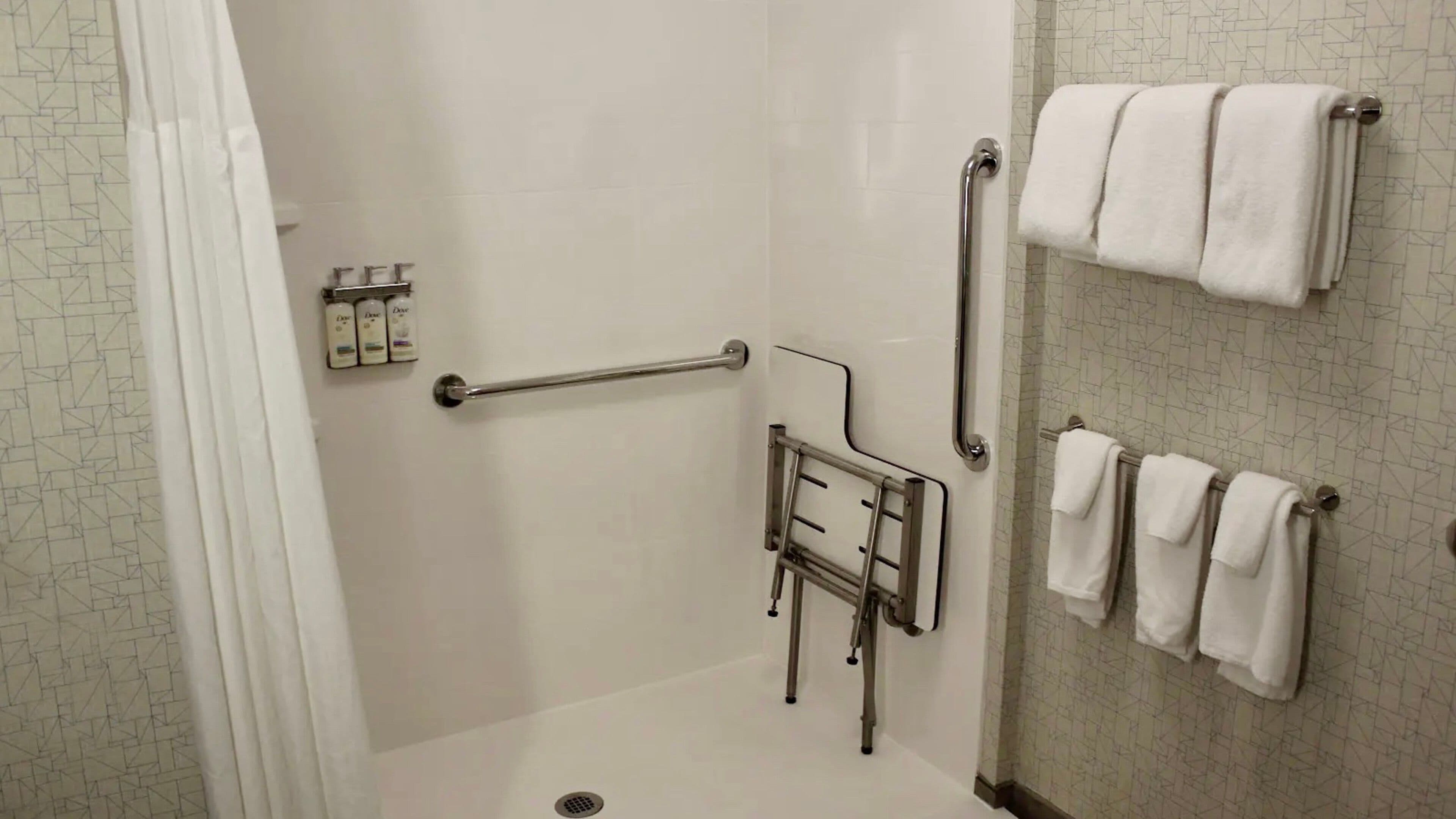 Holiday Inn Express Amherst - Lockport — 6