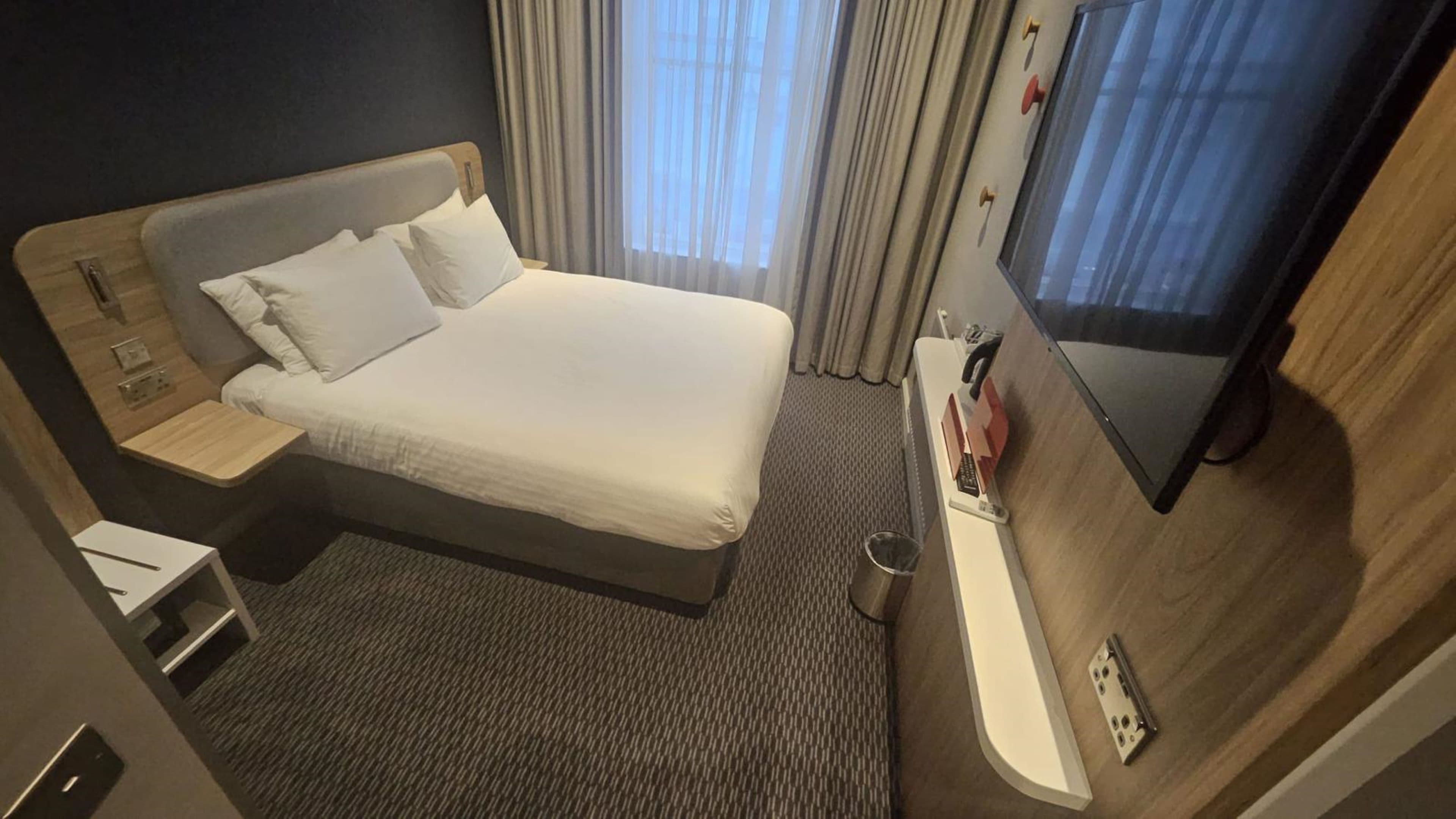 Holiday Inn Express London - Victoria — 11