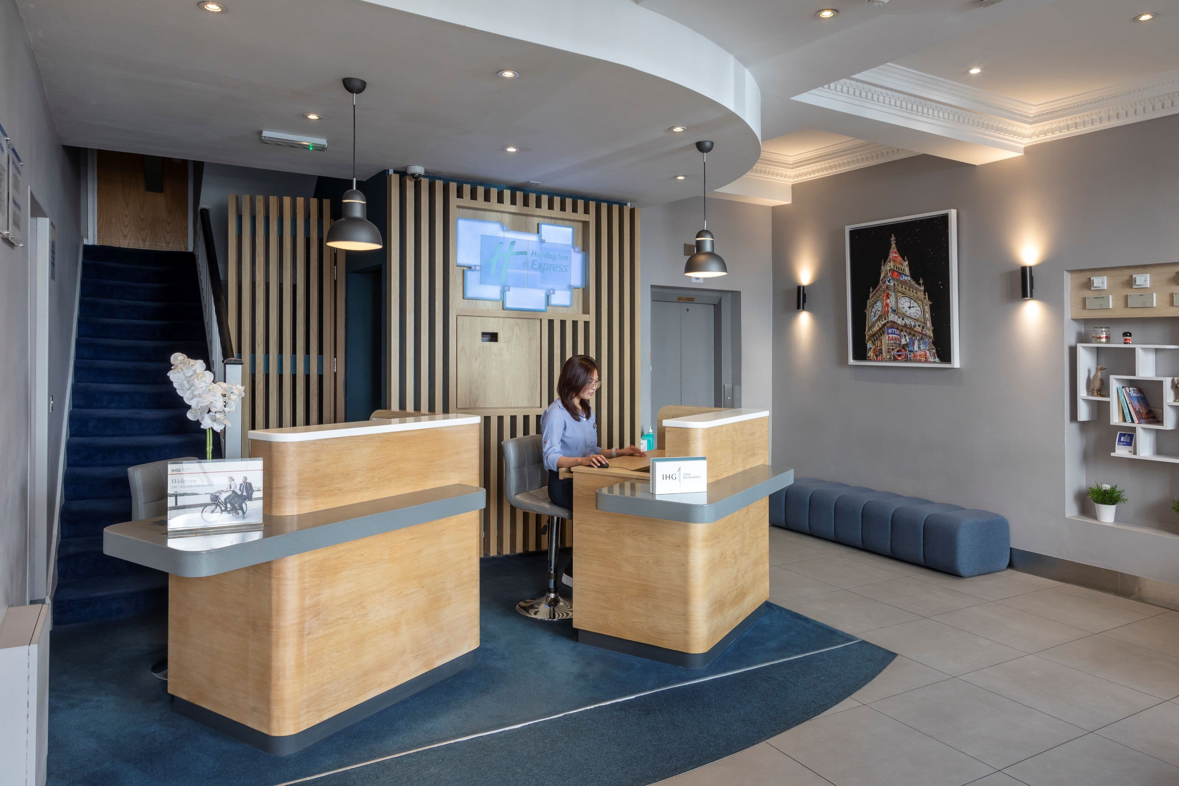 Holiday Inn Express London - Victoria - Image 1