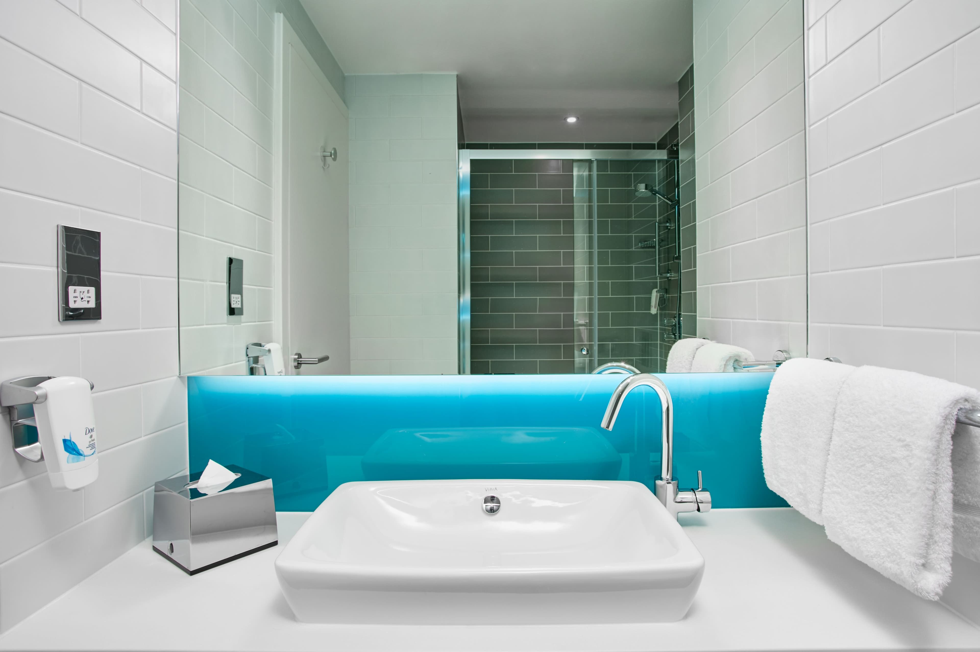 Holiday Inn Express London - Ealing - Image 5