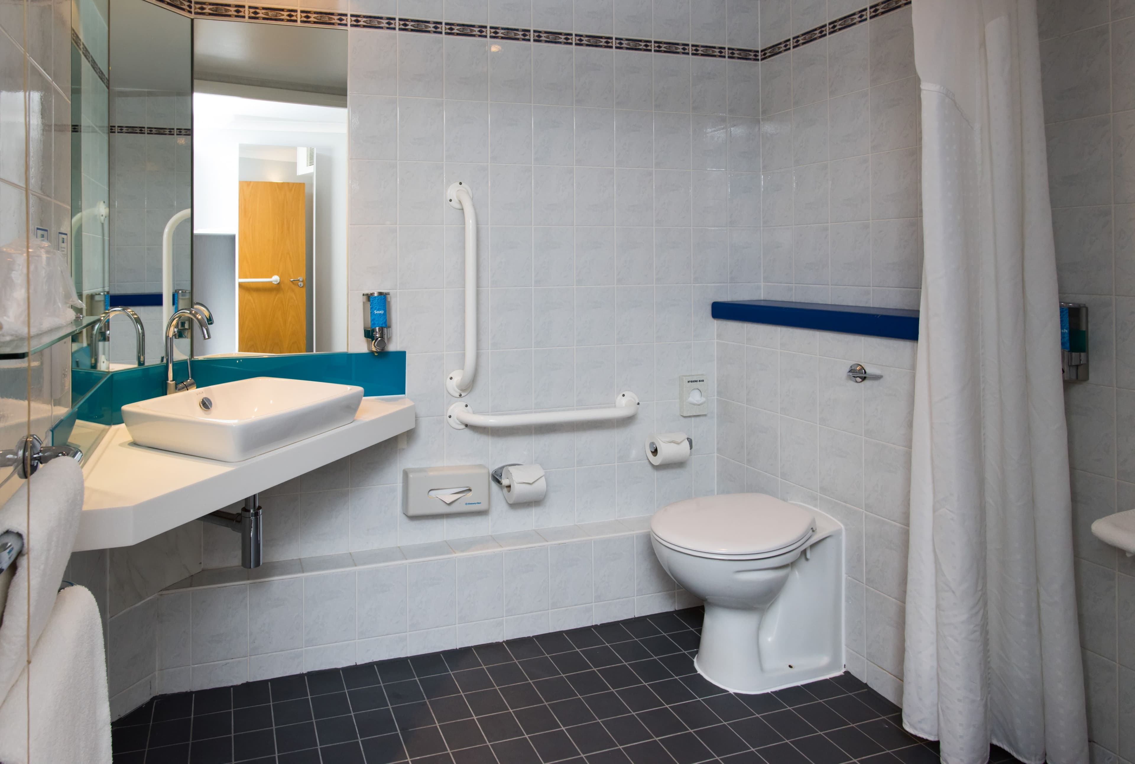 Holiday Inn Express London - Hammersmith — 13