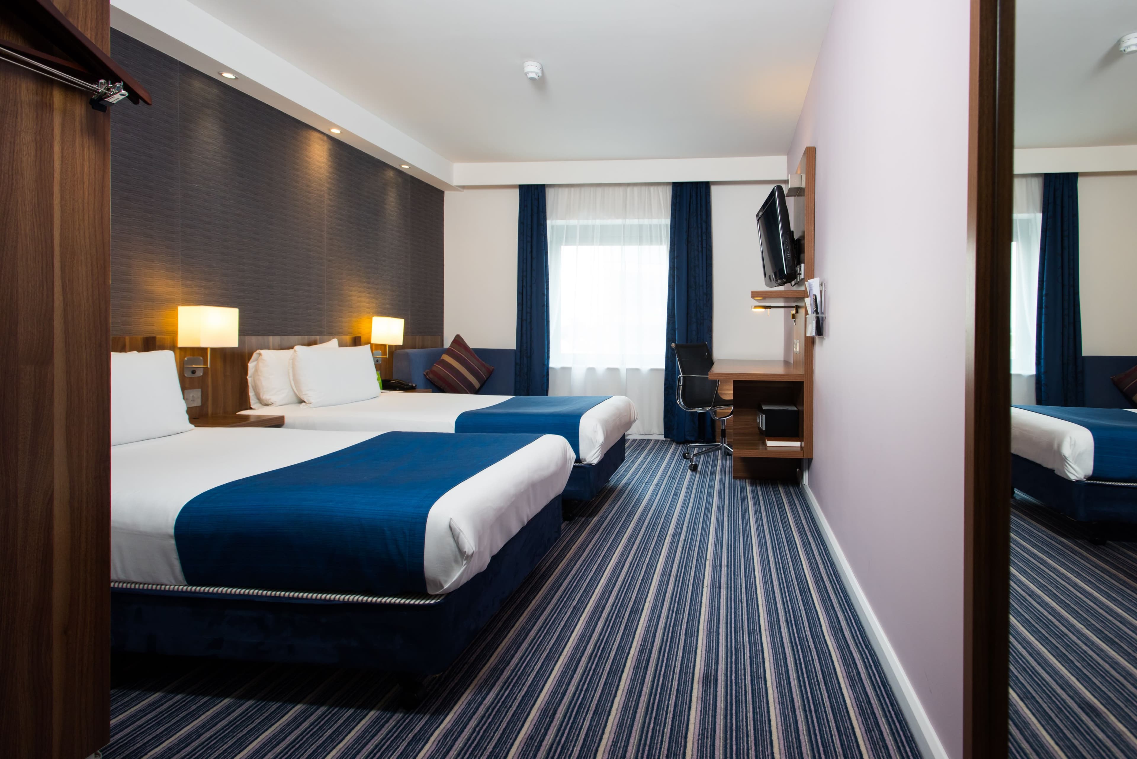 Holiday Inn Express London - Wimbledon South — 17