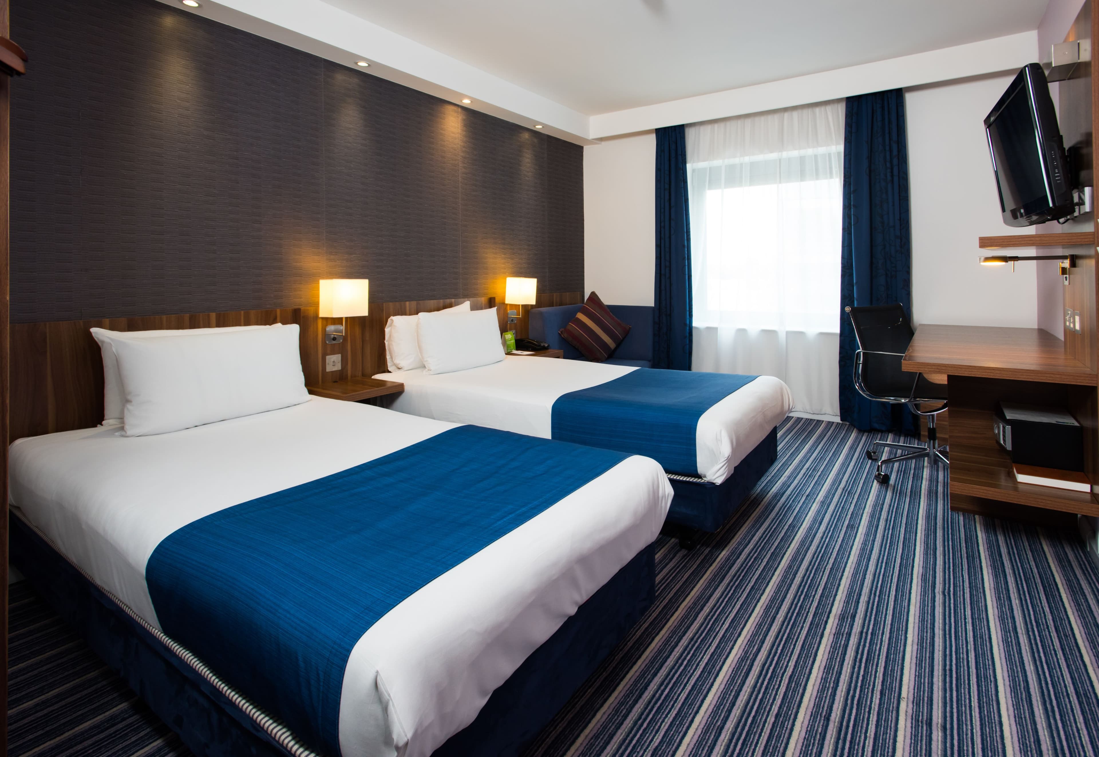 Holiday Inn Express London - Wimbledon South — 16