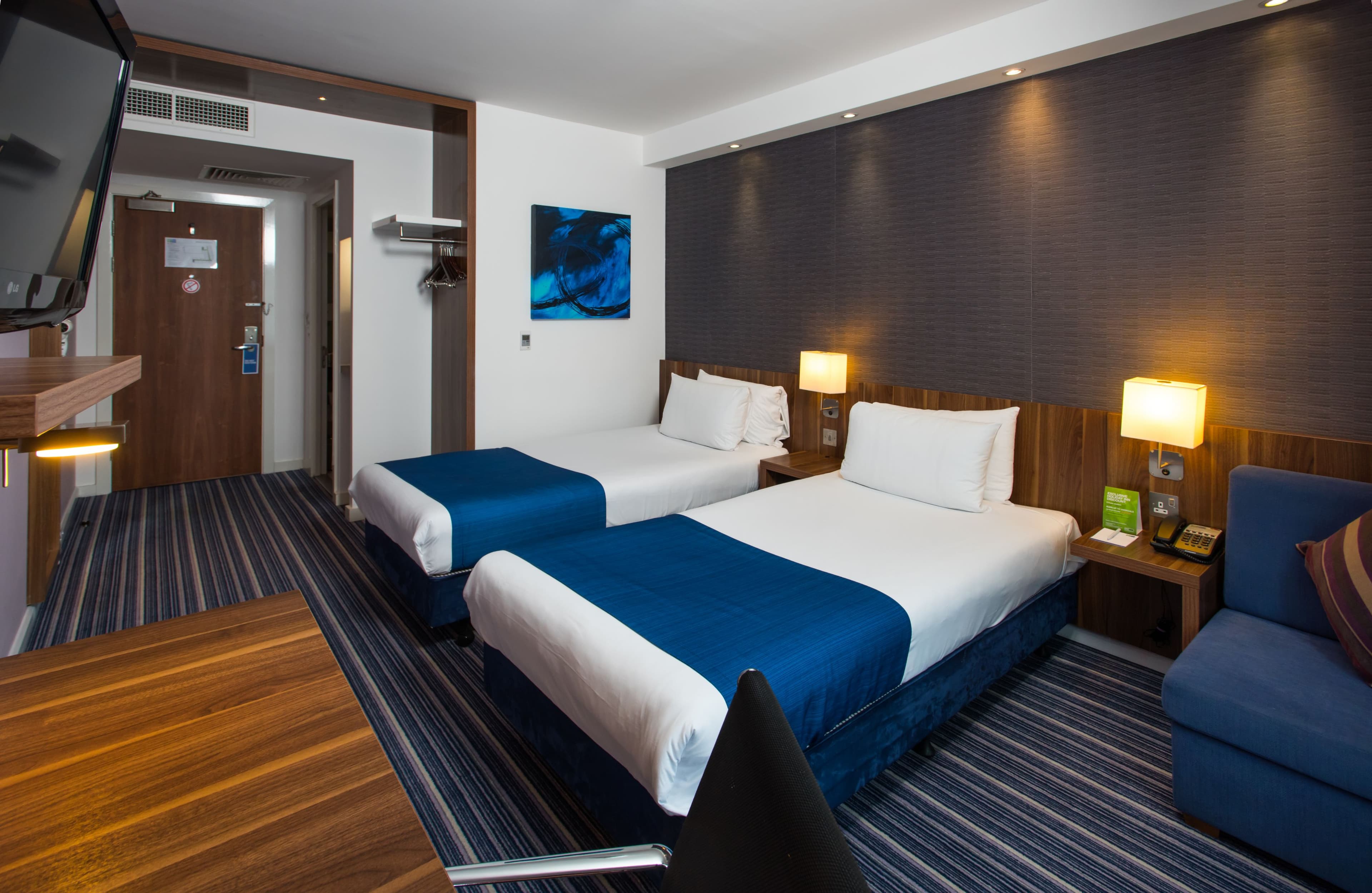 Holiday Inn Express London - Wimbledon South — 13