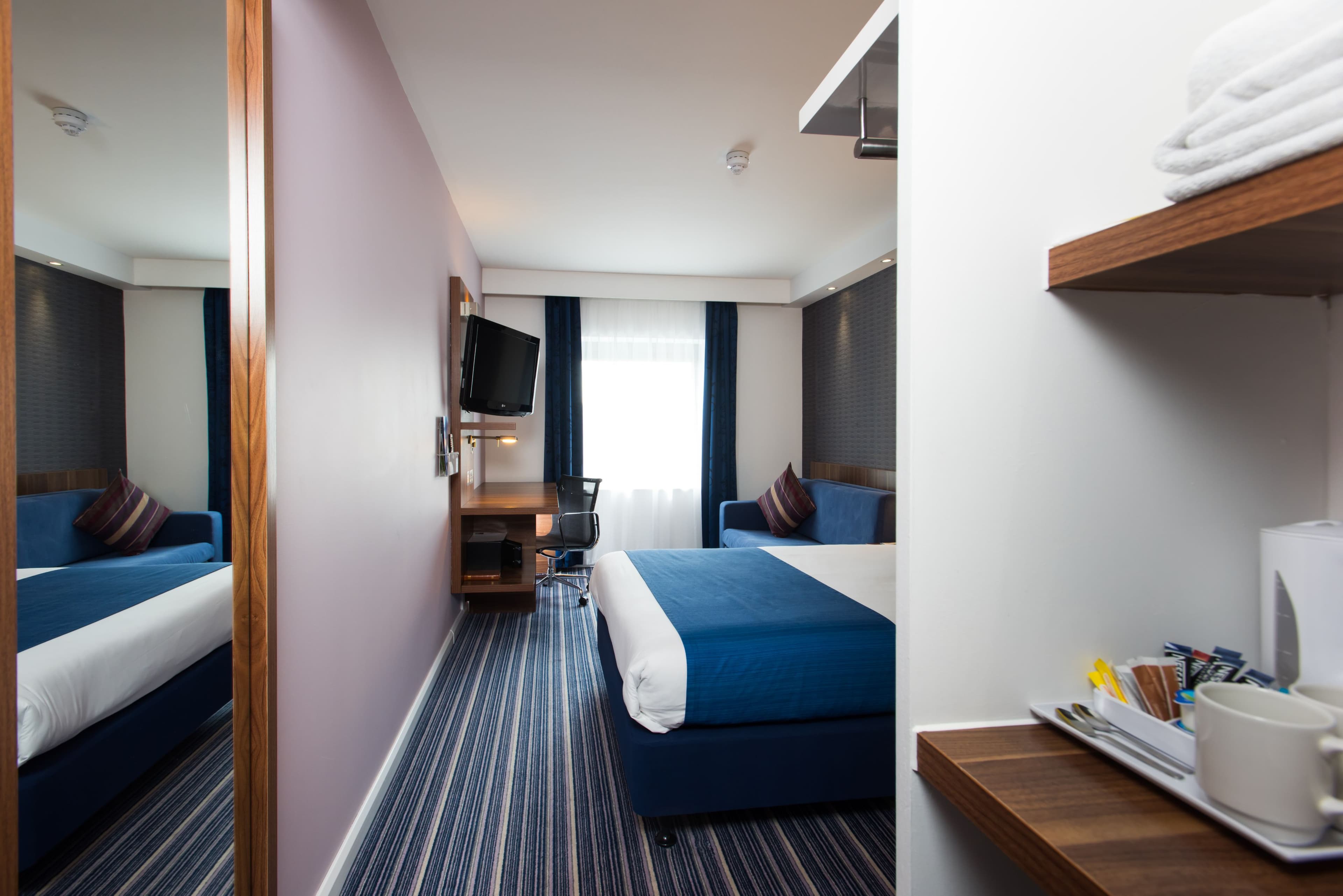 Holiday Inn Express London - Wimbledon South - Image 3