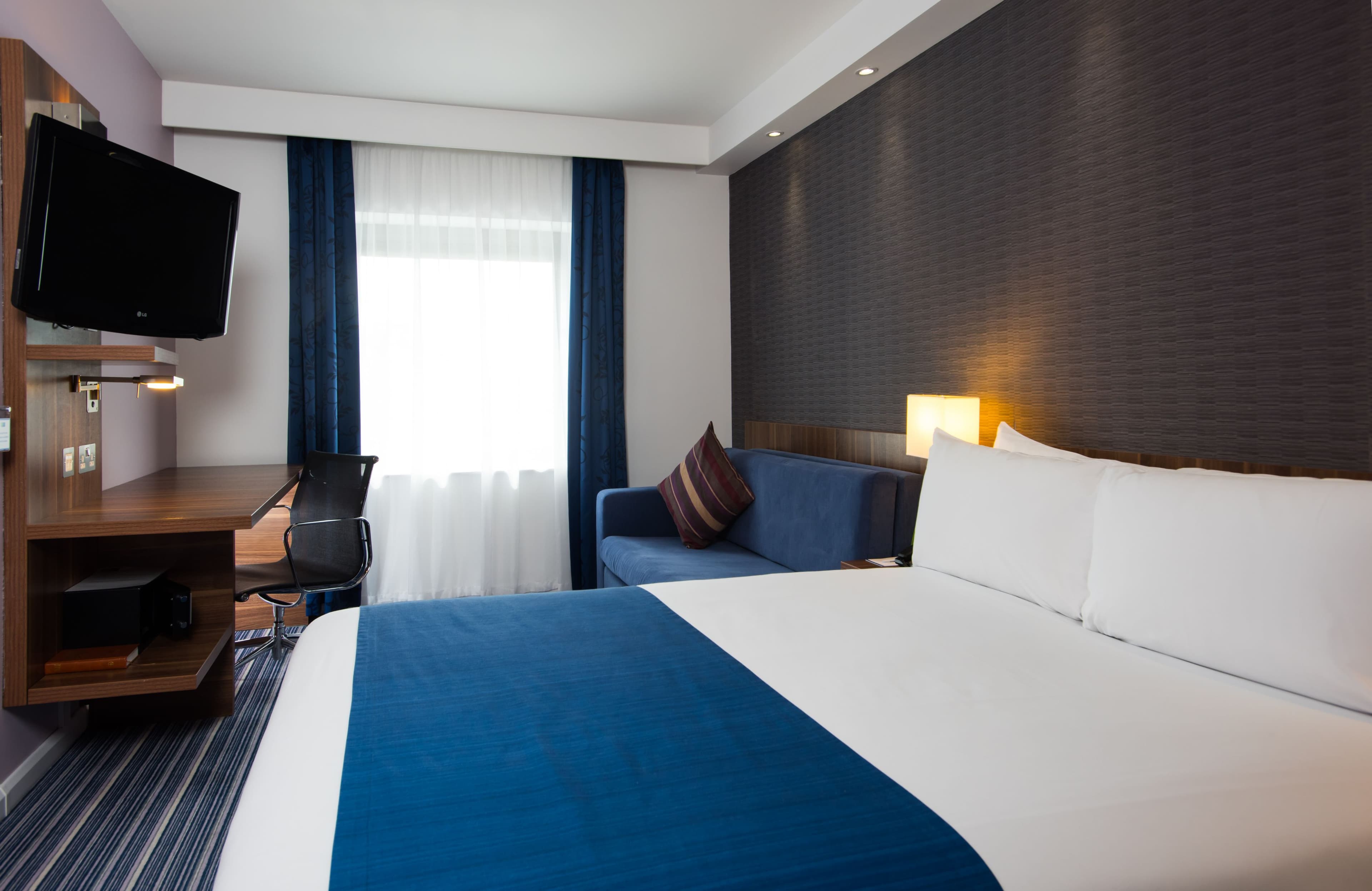 Holiday Inn Express London - Wimbledon South — 7