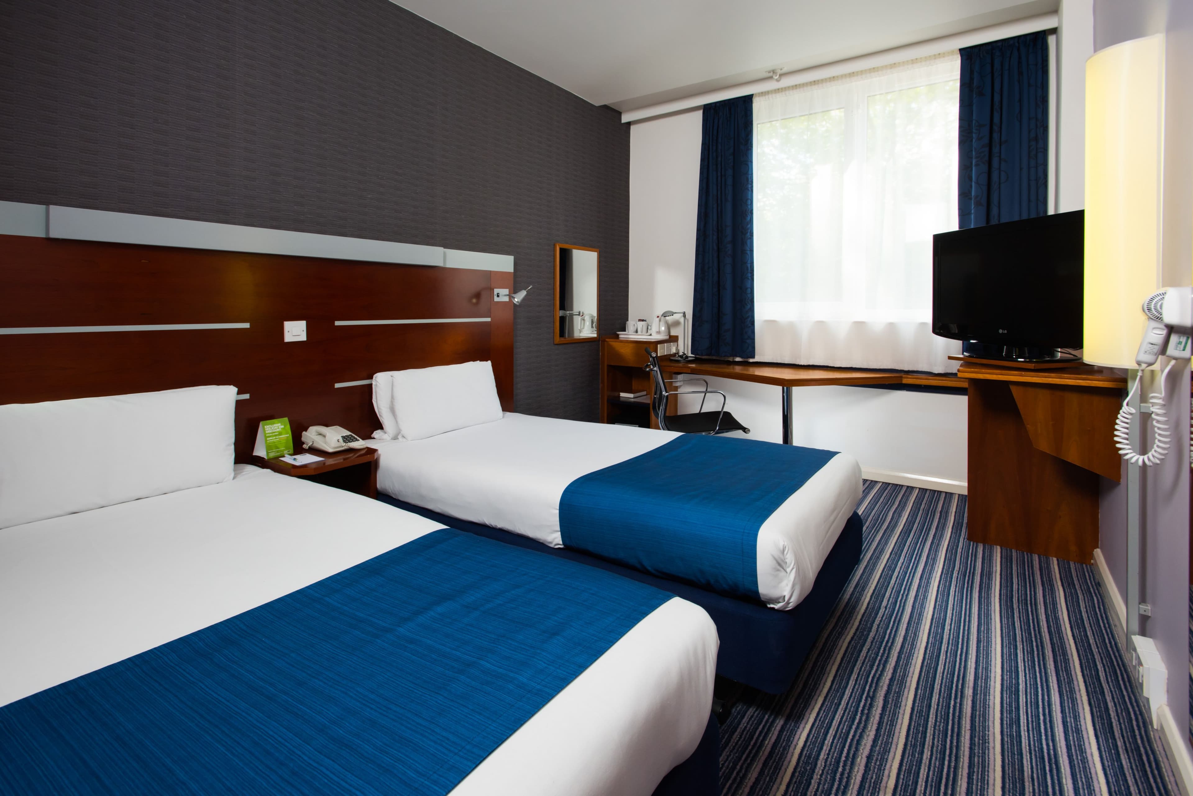 Holiday Inn Express London - Wimbledon South — 15