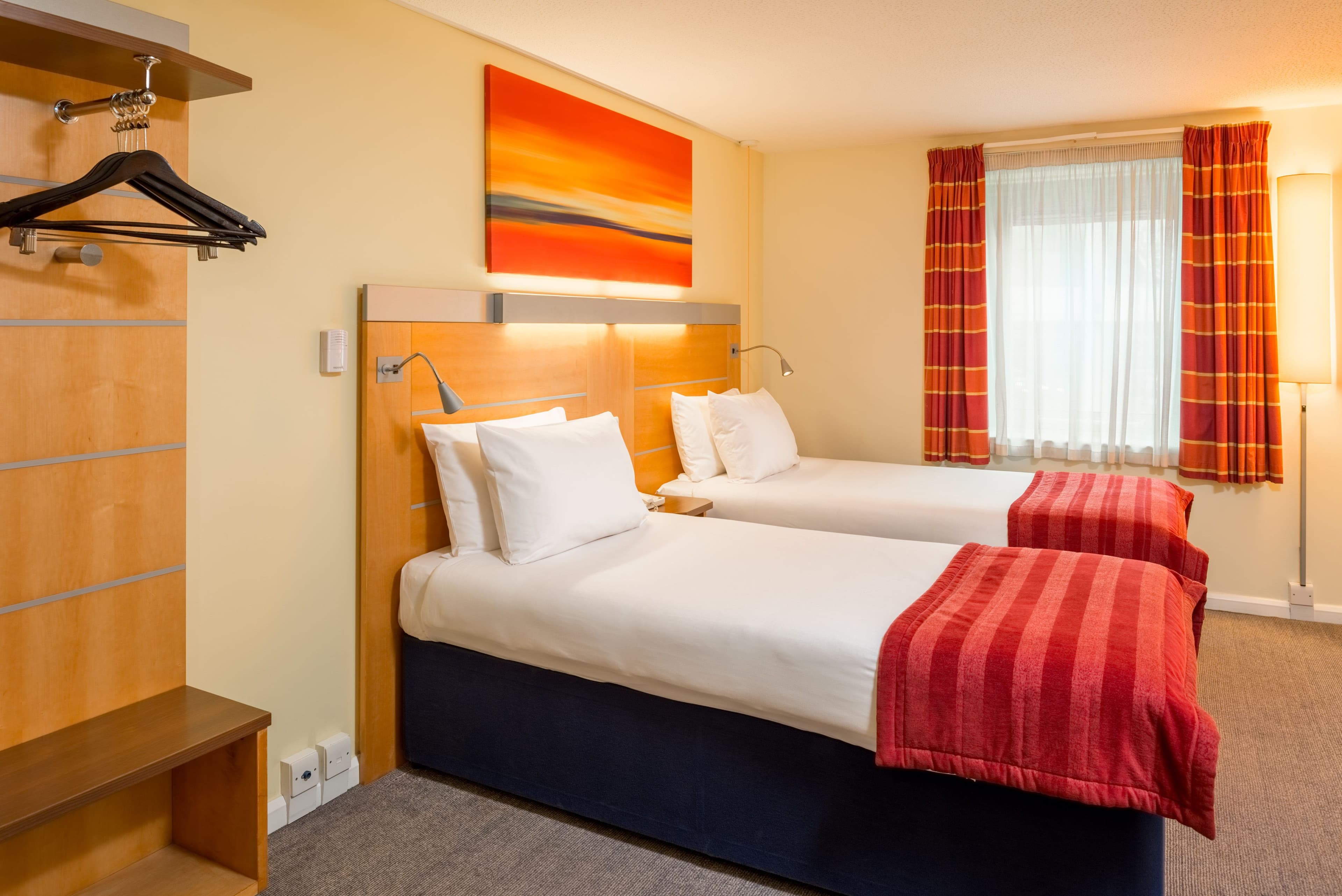 Holiday Inn Express London - Swiss Cottage — 10