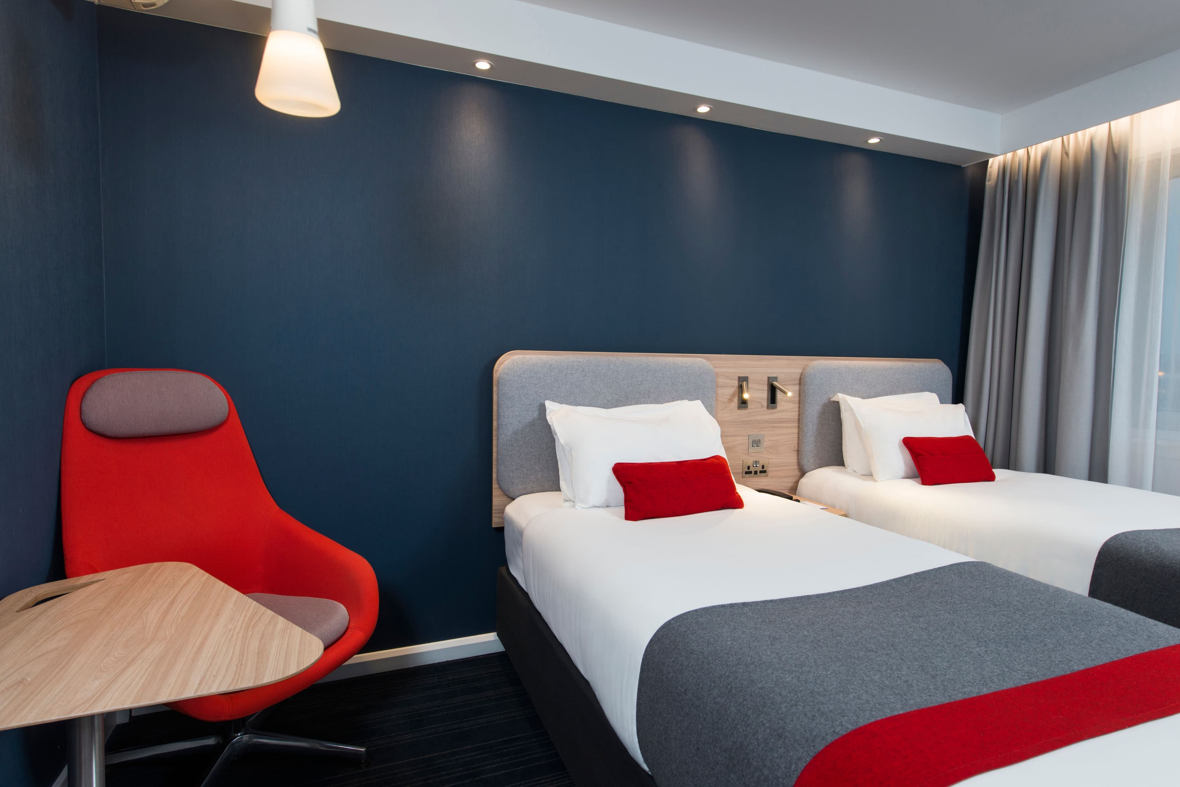 2 Single Standard with Free Hot Breakfast - Image 3