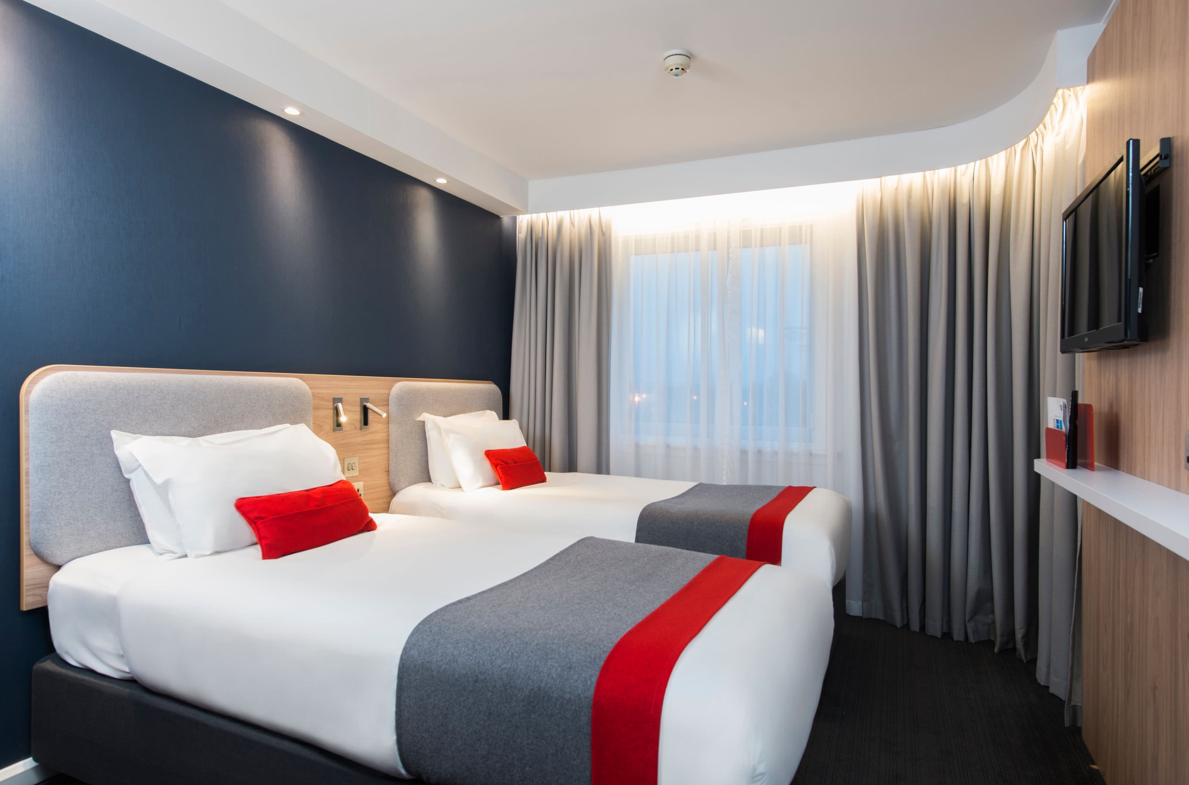 2 Single Standard with Free Hot Breakfast - Image 1