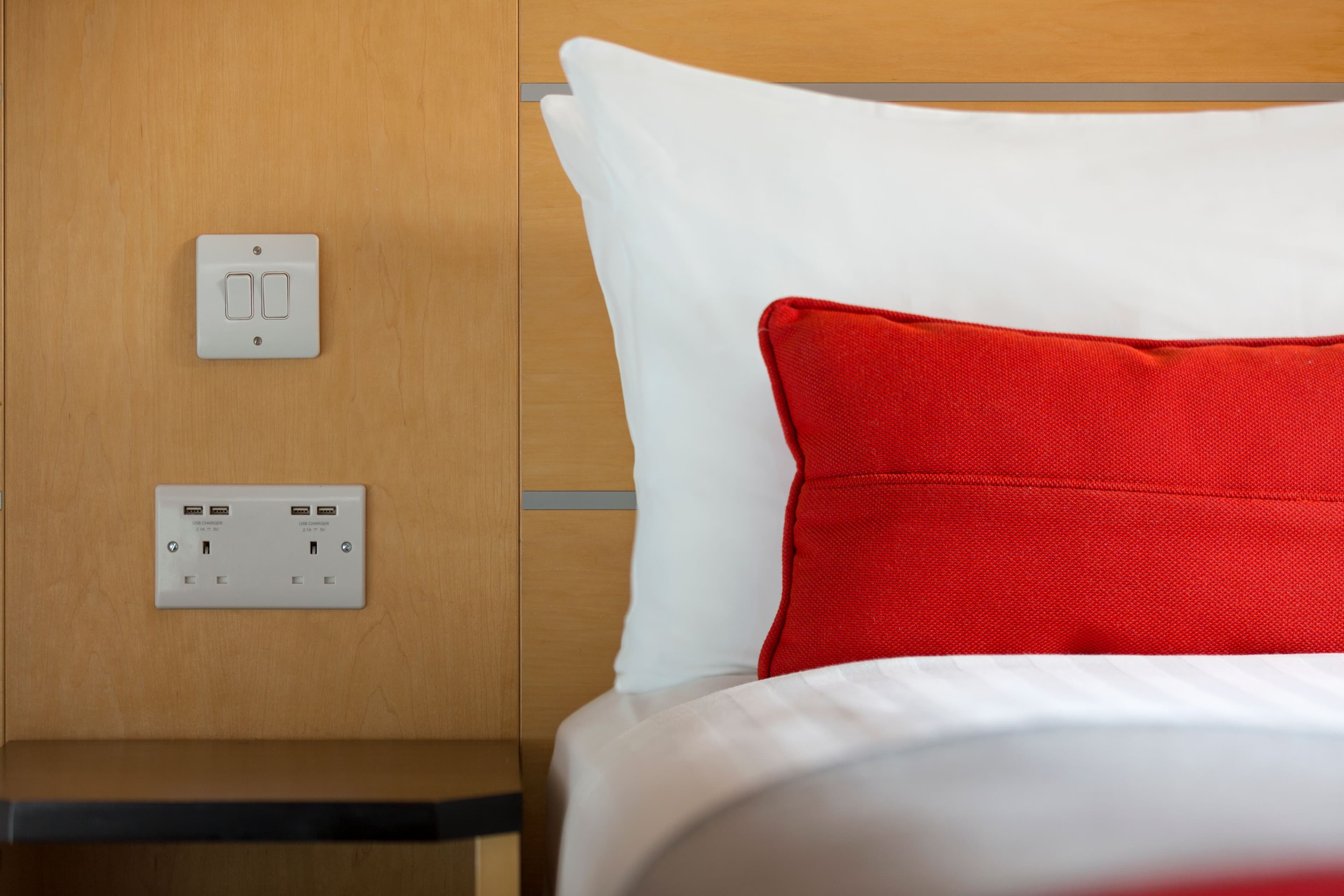 Holiday Inn Express London - Park Royal - Image 3