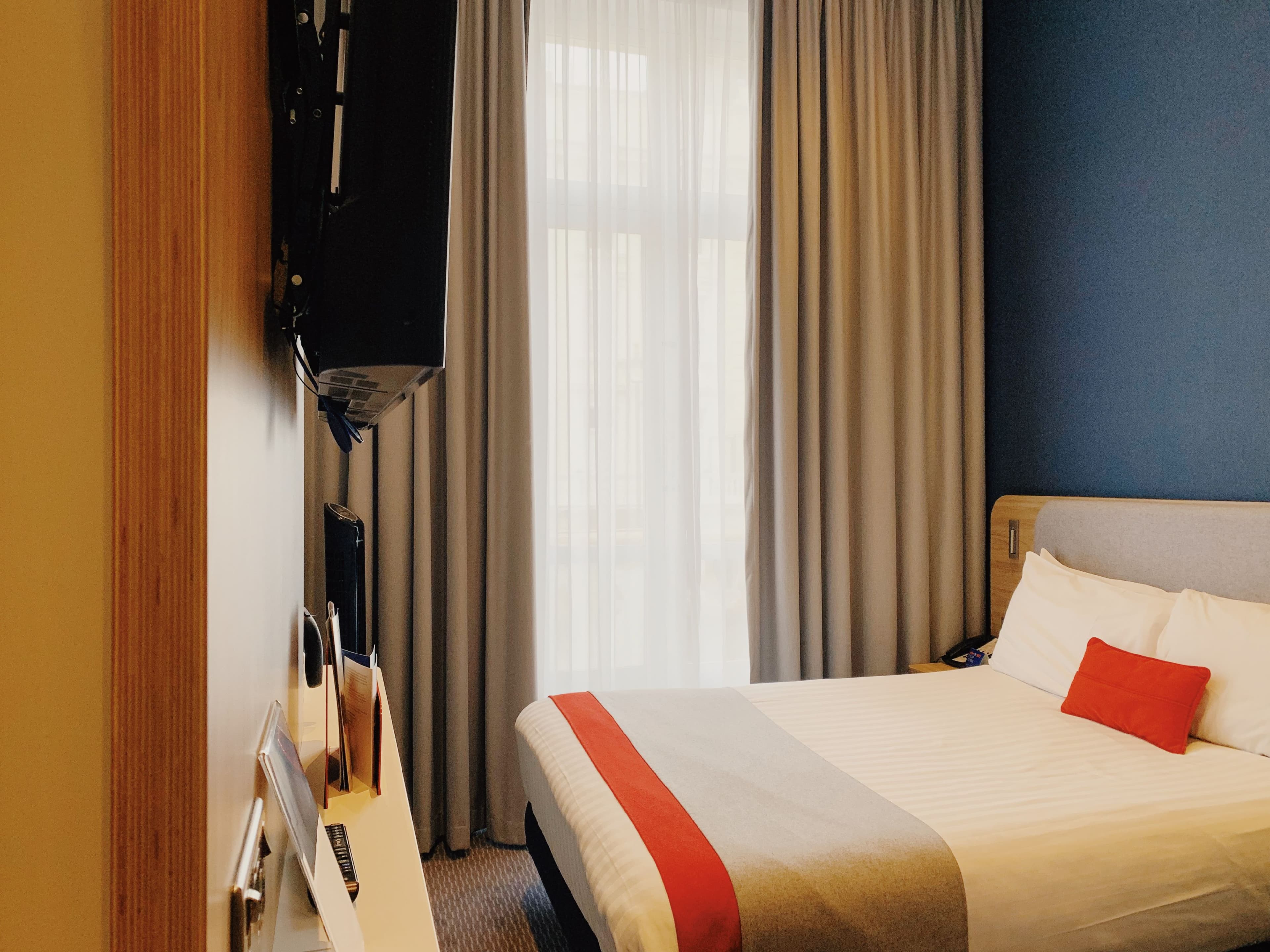Holiday Inn Express London - Victoria - Image 3
