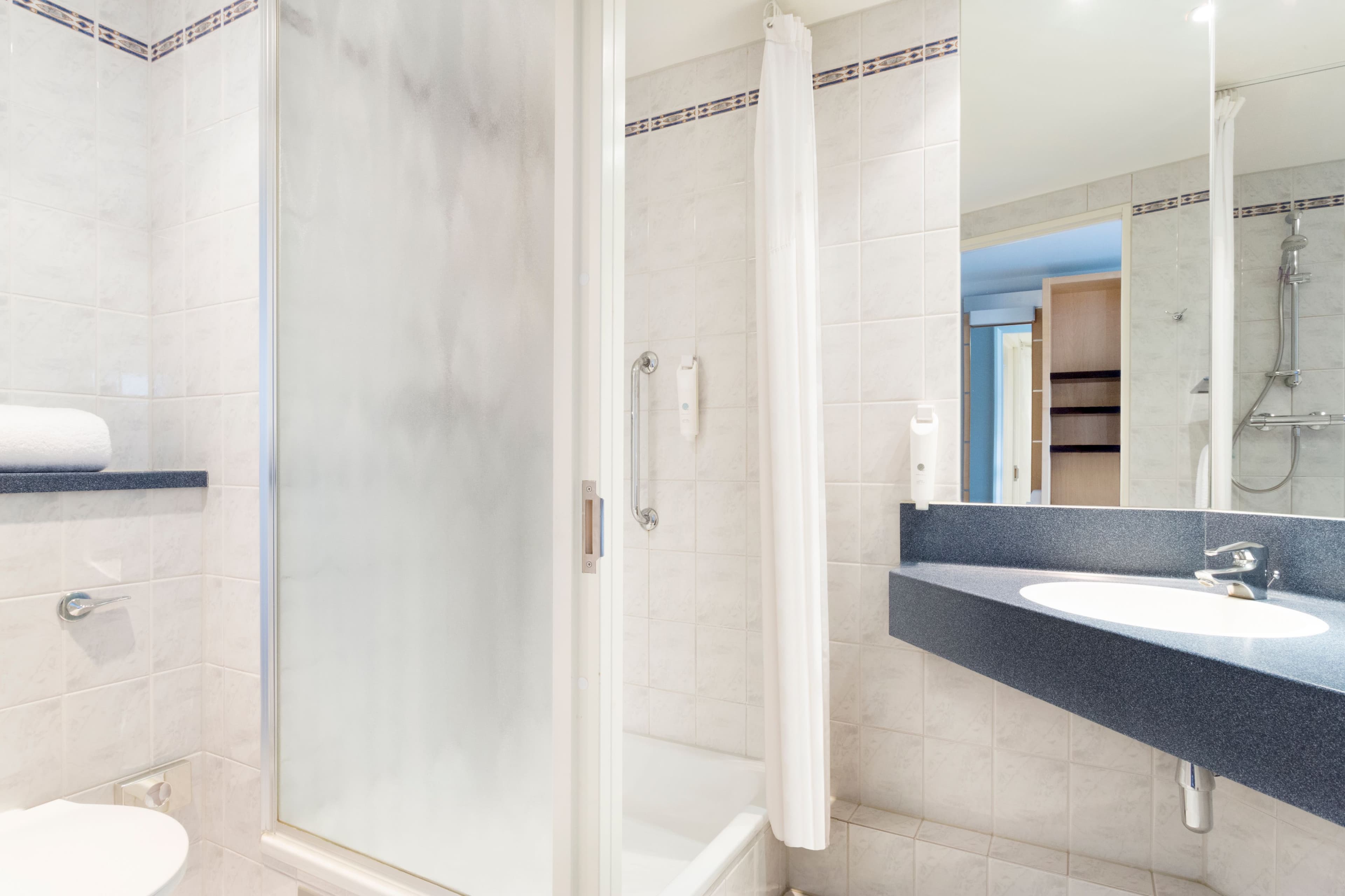 Holiday Inn Express London - Park Royal — 6