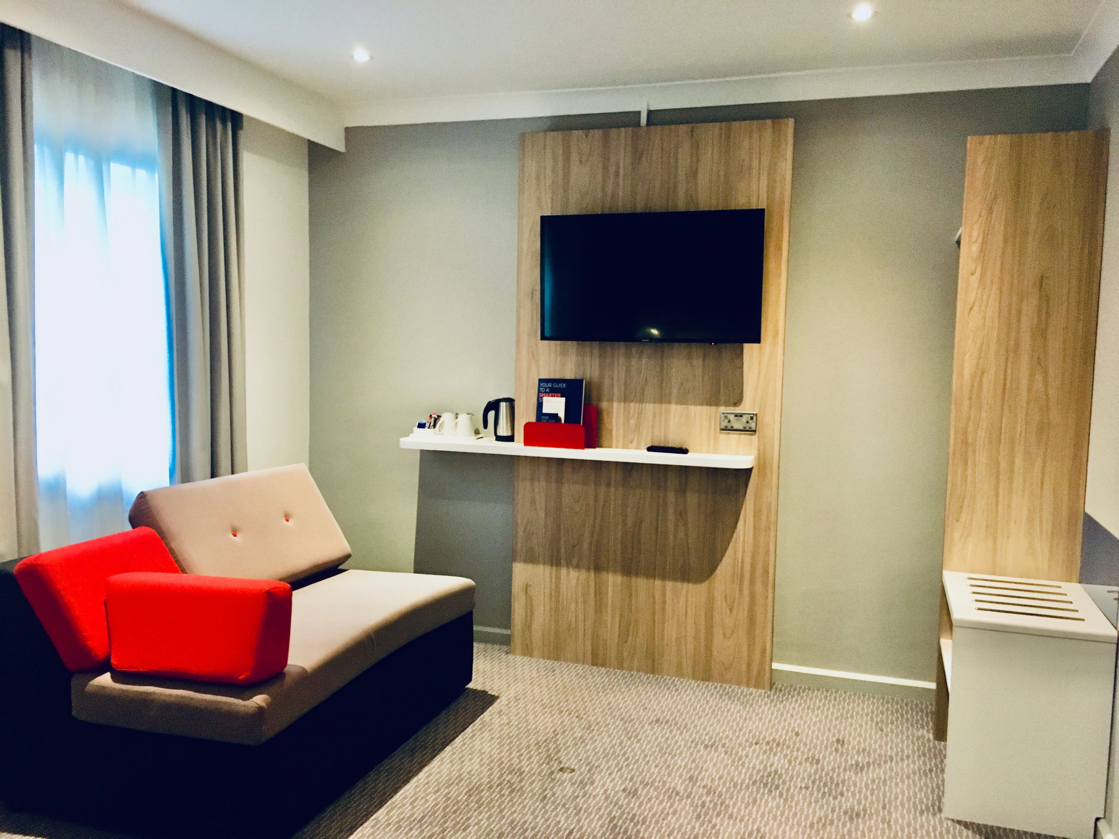 Holiday Inn Express London - Victoria - Image 4