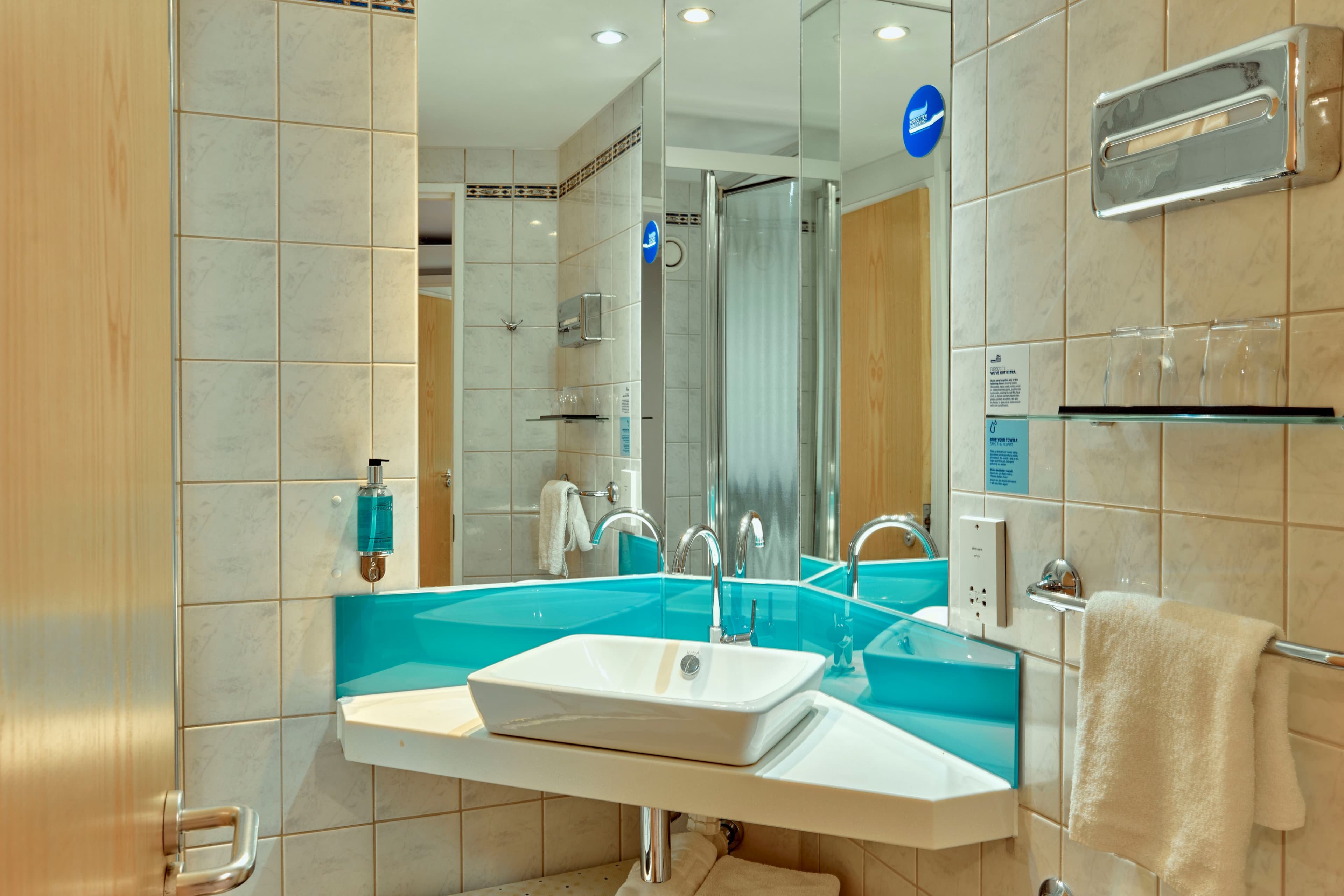 Holiday Inn Express London - Stratford — 9