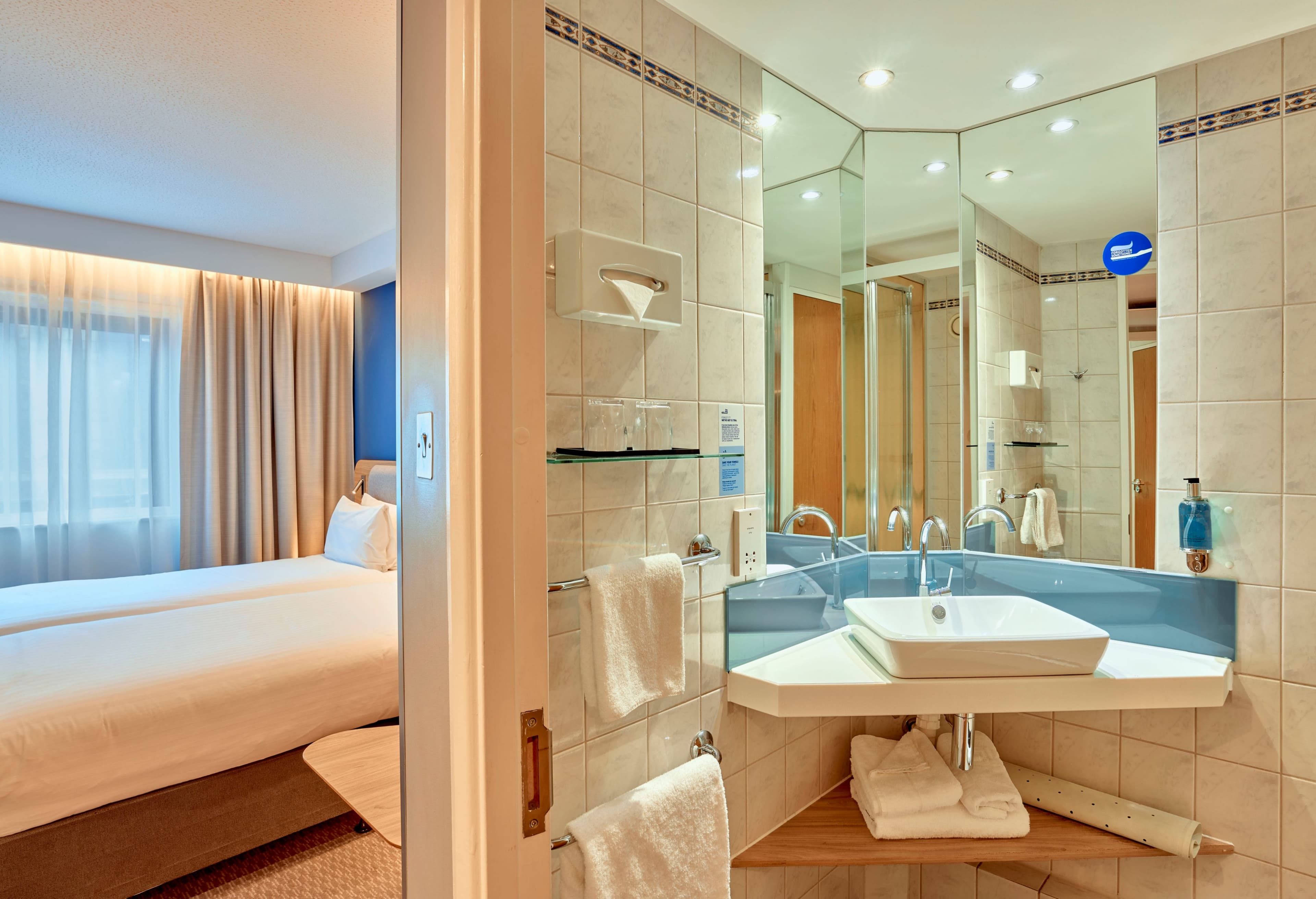 Holiday Inn Express London - Stratford — 8
