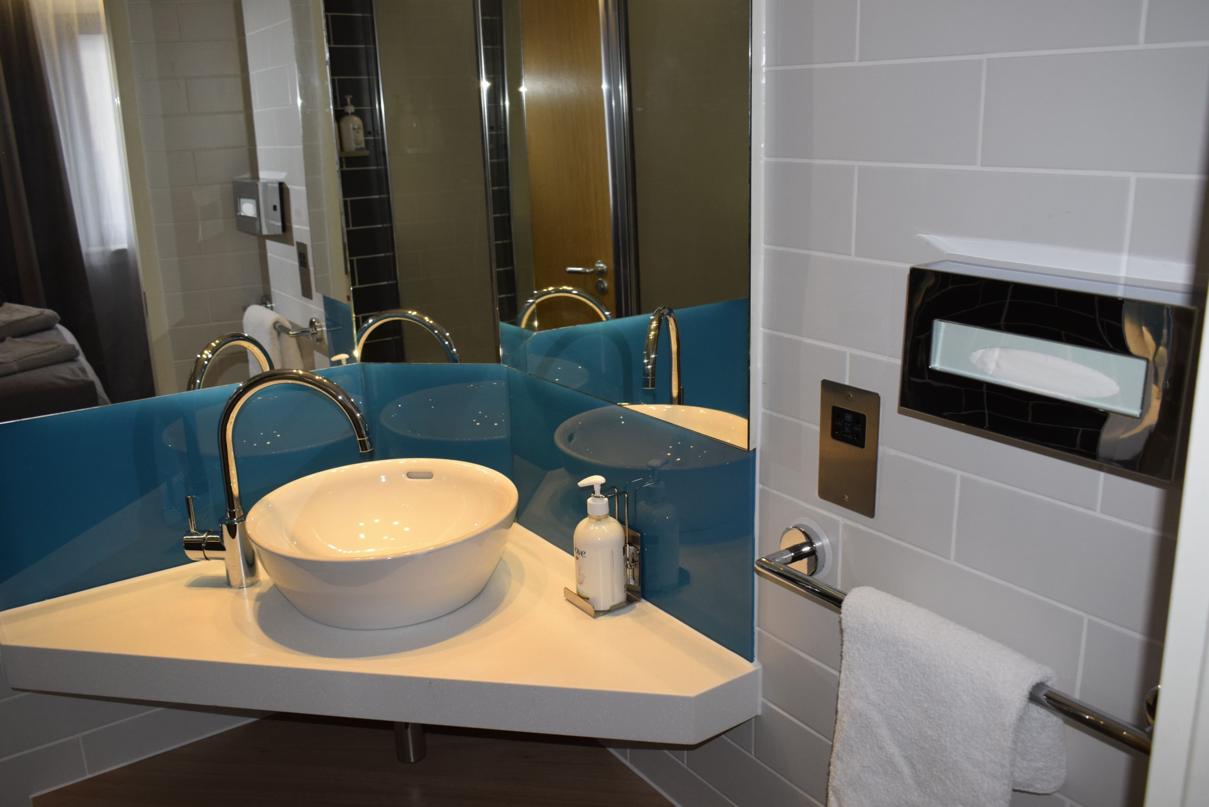 Holiday Inn Express London - Croydon - Image 3
