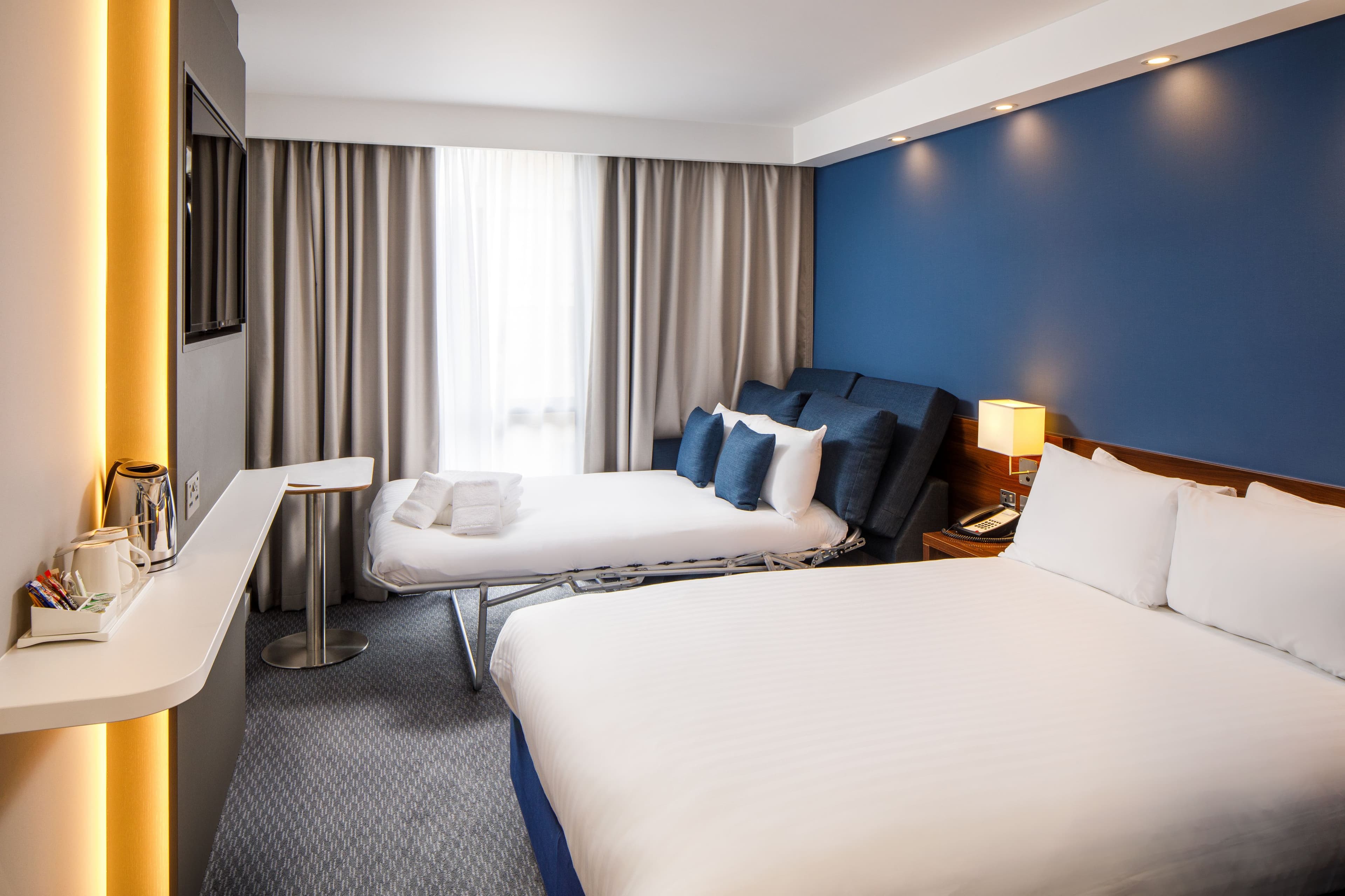 Holiday Inn Express London - ExCeL — 13