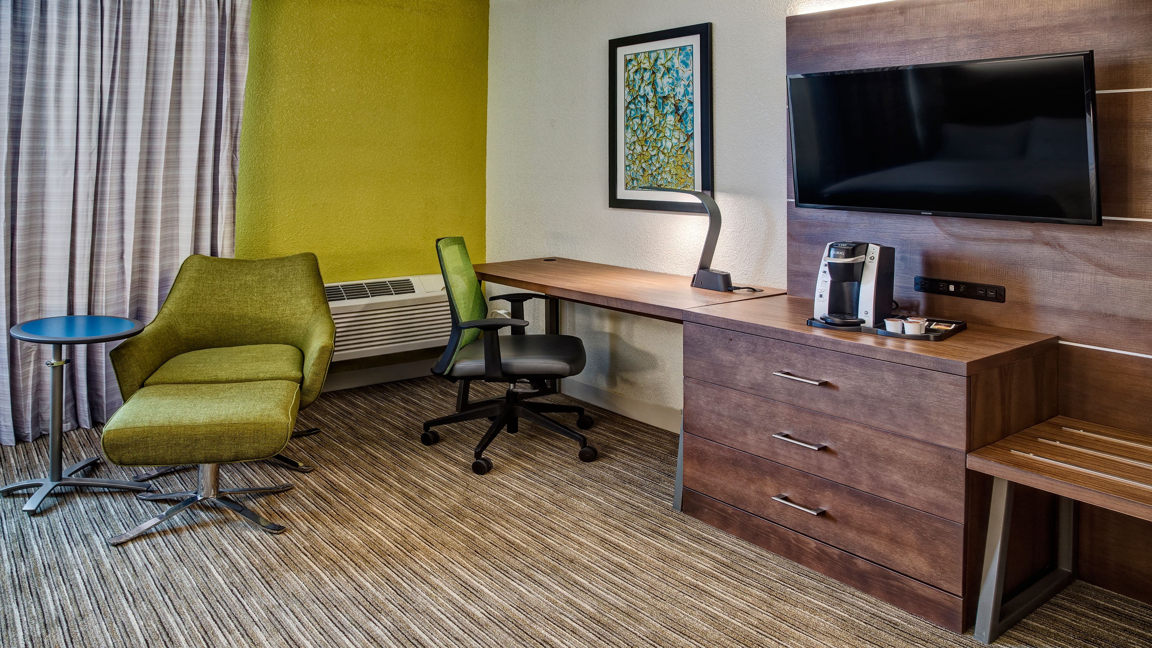 Holiday Inn Express Louisville Airport Expo Center — 12
