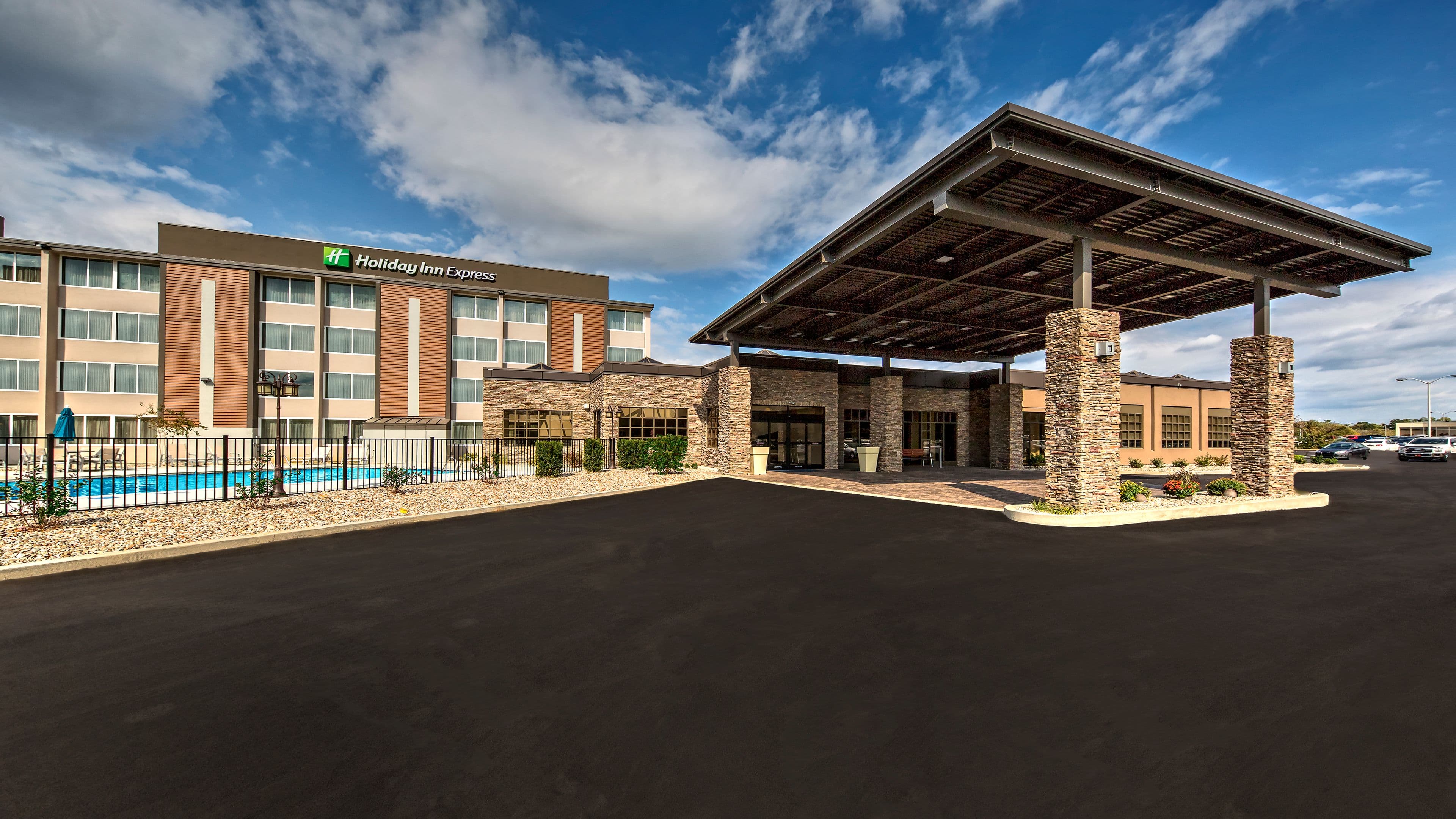Holiday Inn Express Louisville Airport Expo Center - Image 1