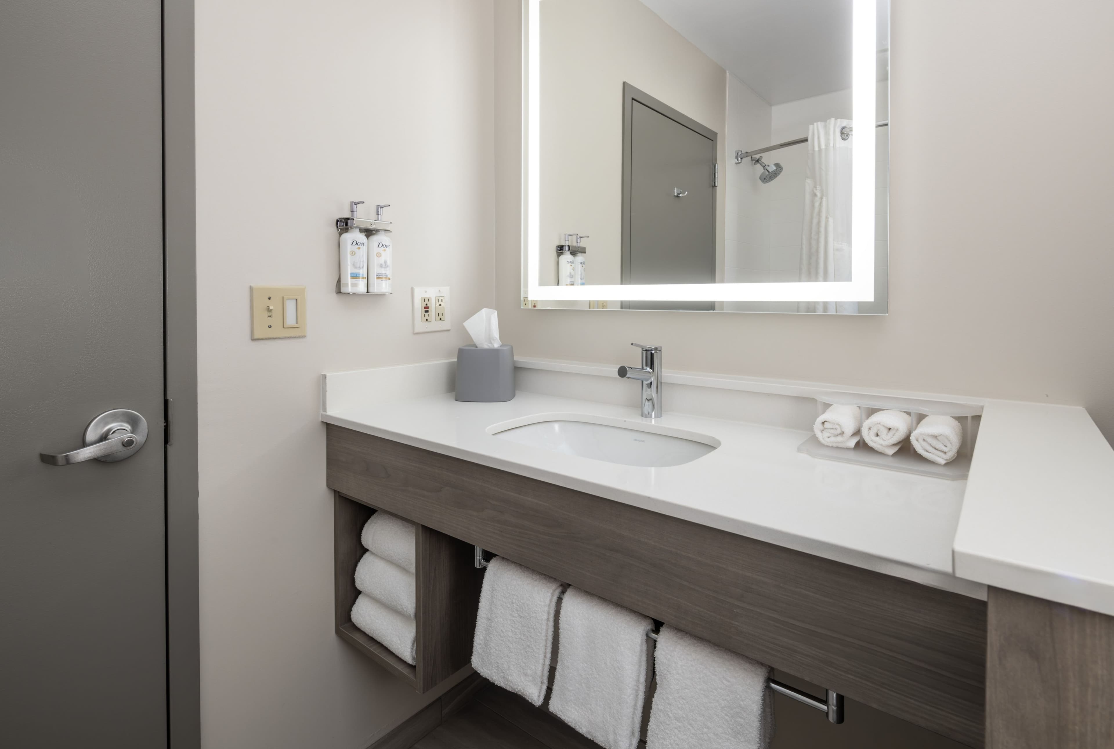 Holiday Inn Express Ludlow - Chicopee Area - Image 2