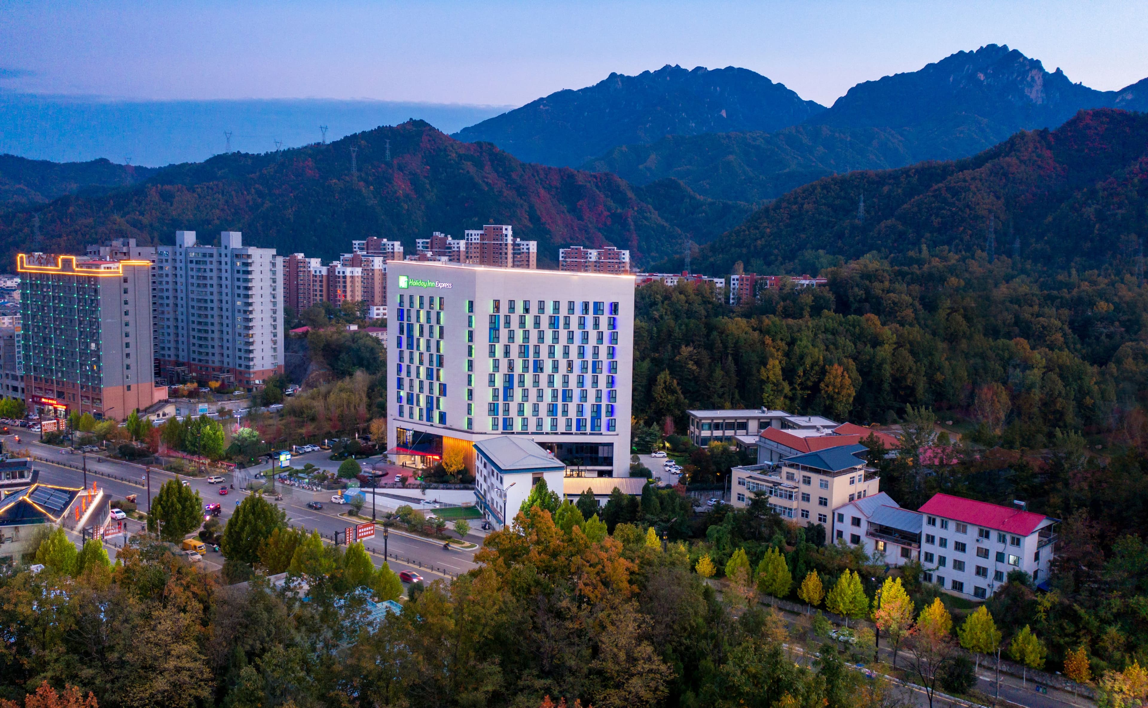 Holiday Inn Express Luanchuan — 10