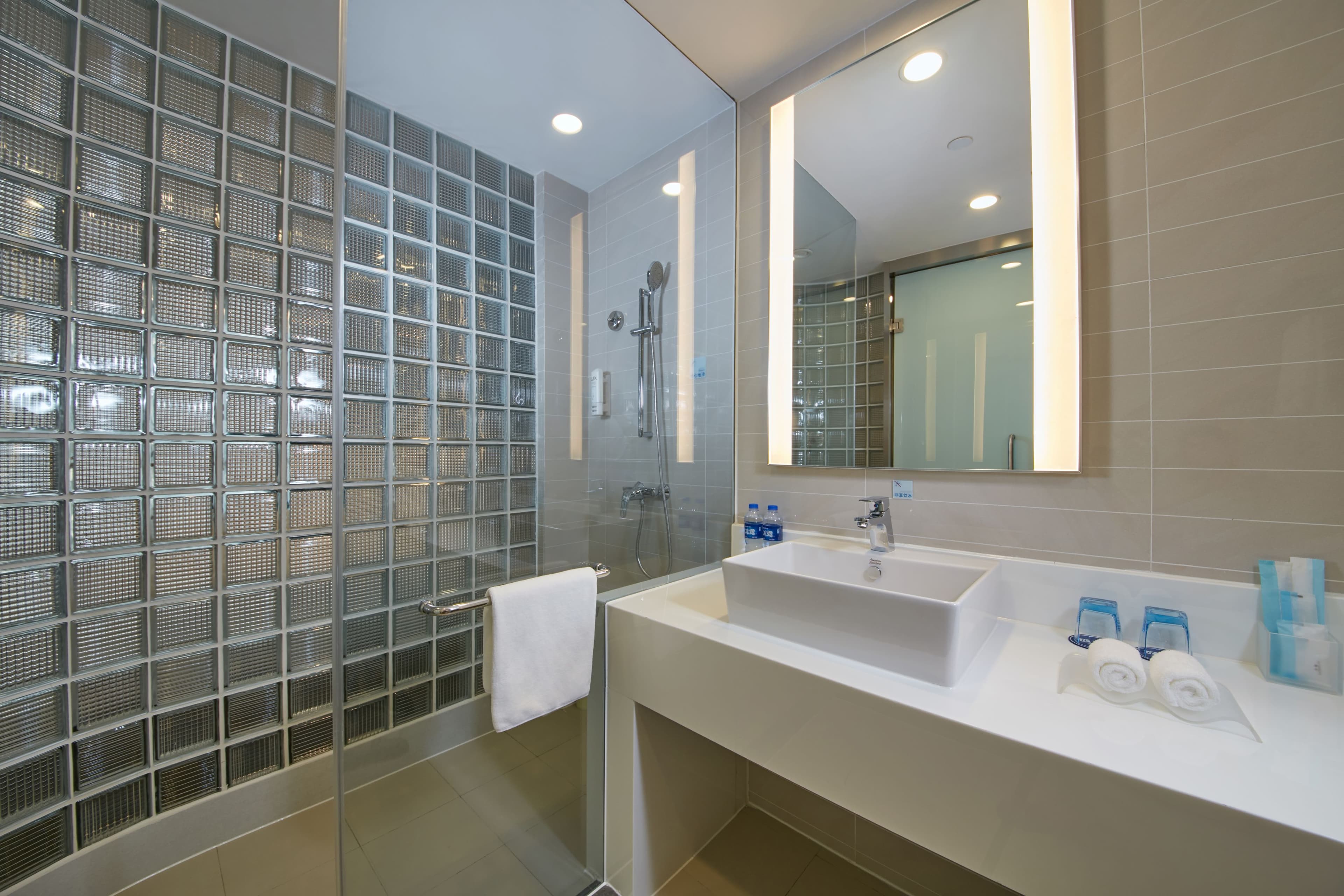 Holiday Inn Express Luoyang City Center - Image 3