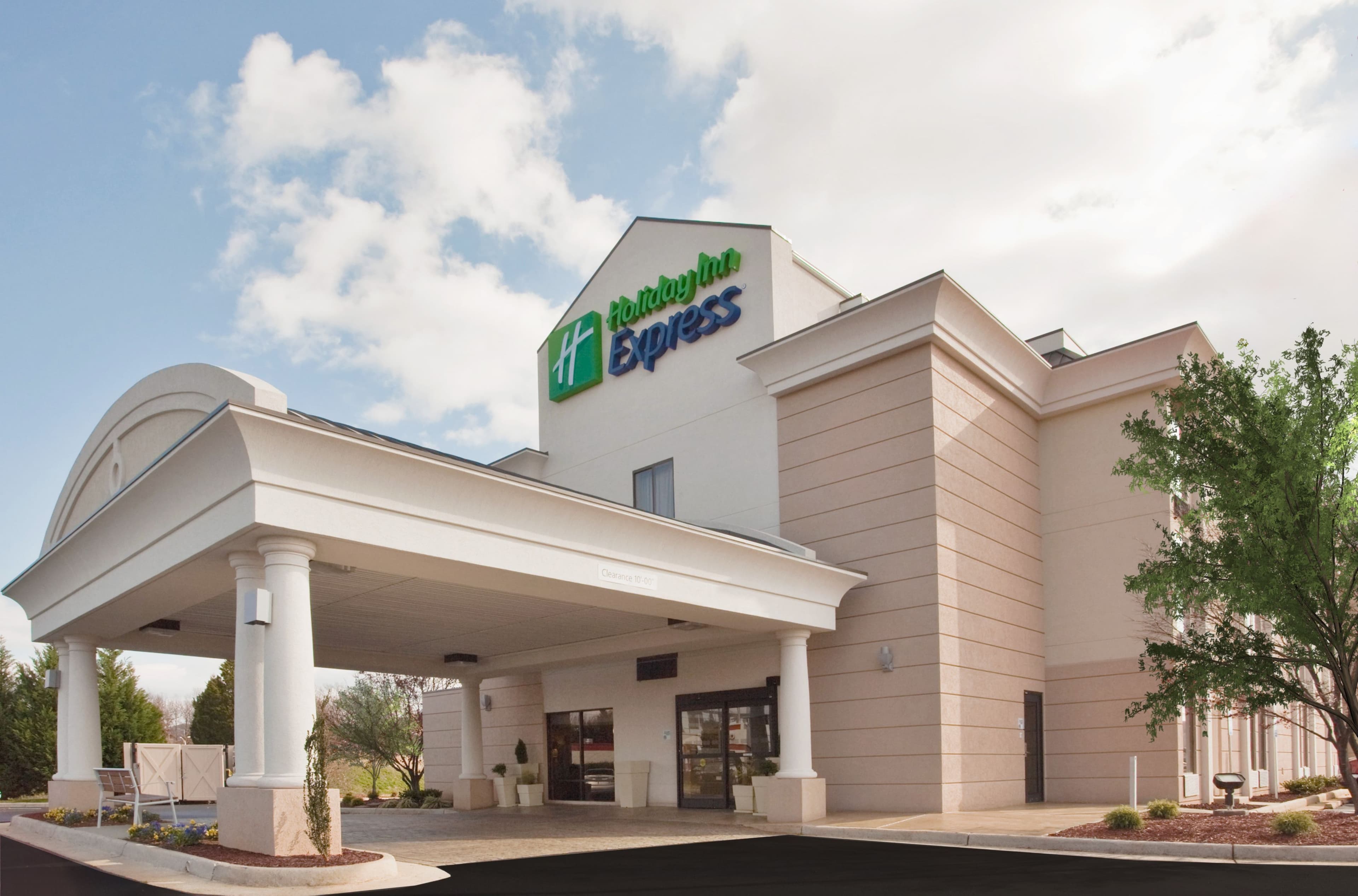 Holiday Inn Express Lynchburg - Image 1