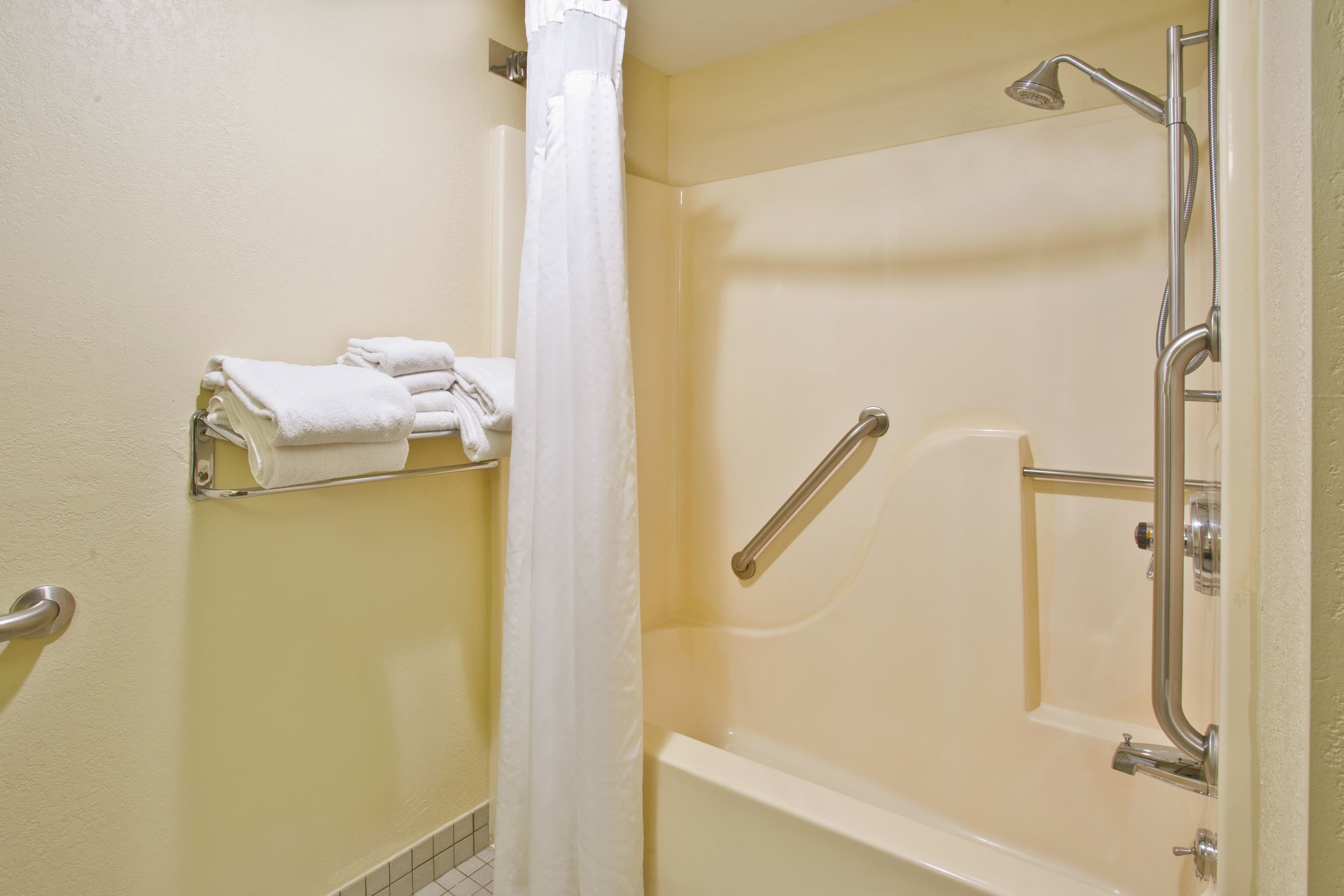 Holiday Inn Express Mackinaw City — 9