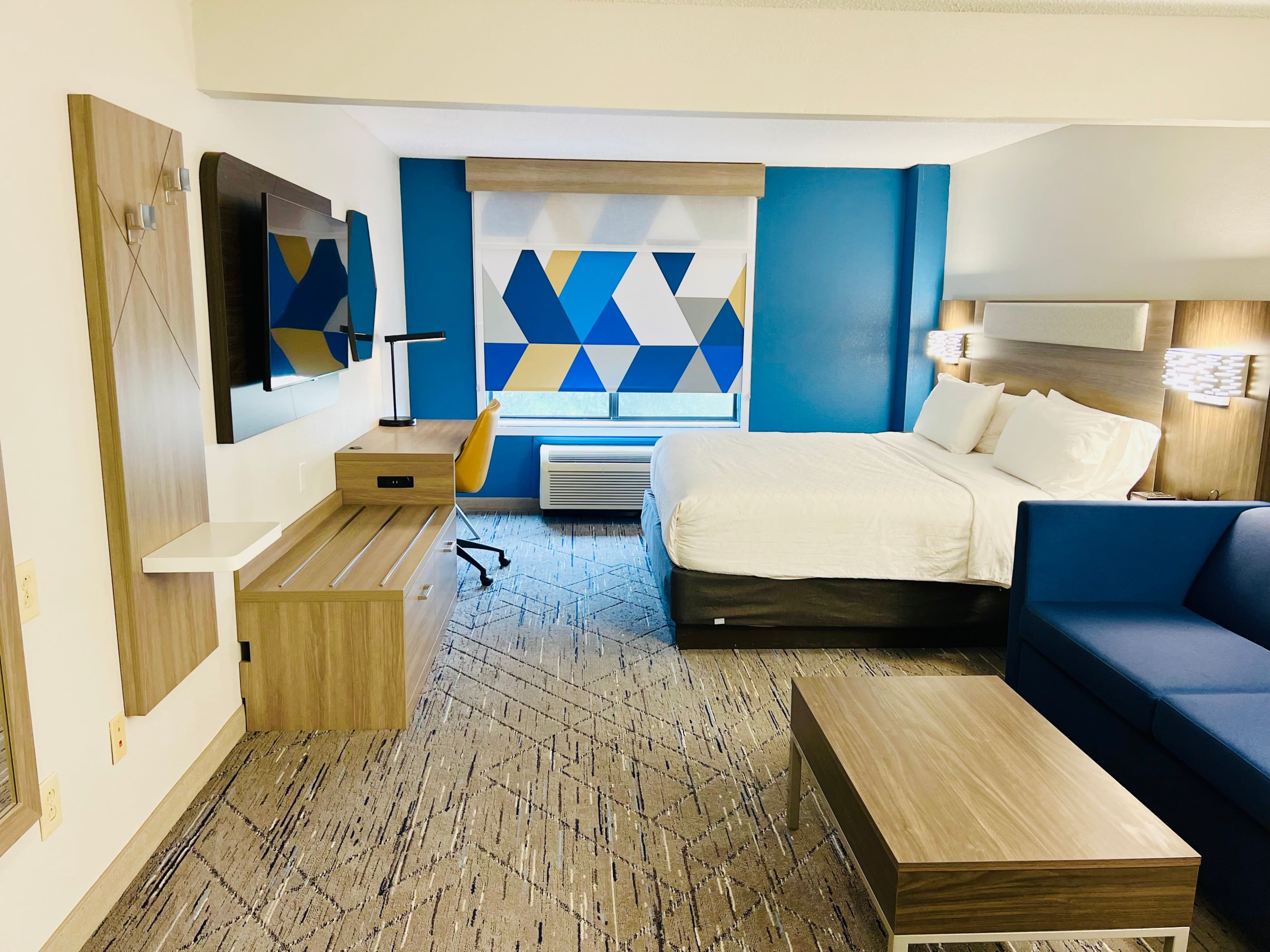 Holiday Inn Express Madison - Image 4