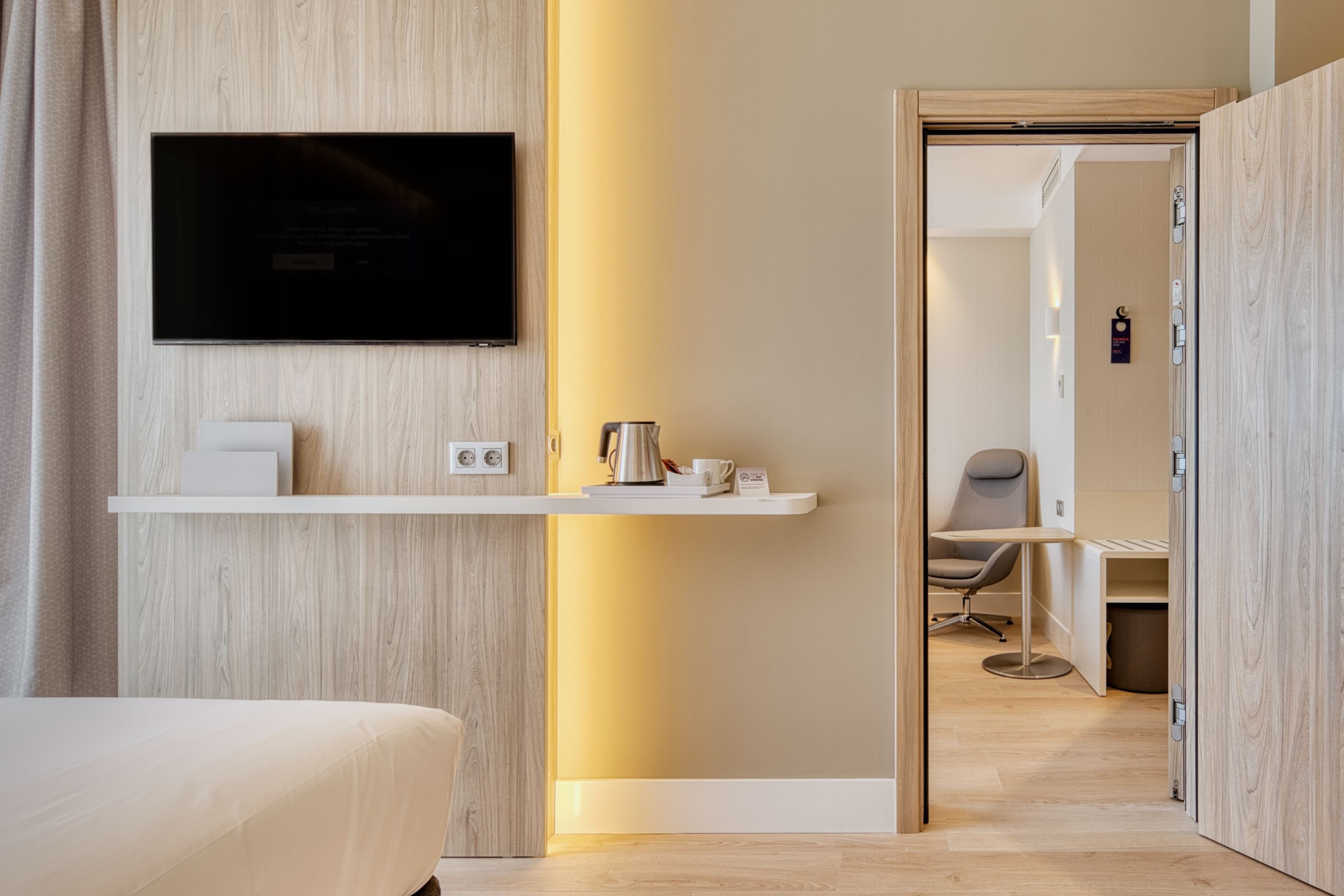 Standard Room with Free Breakfast - Image 9